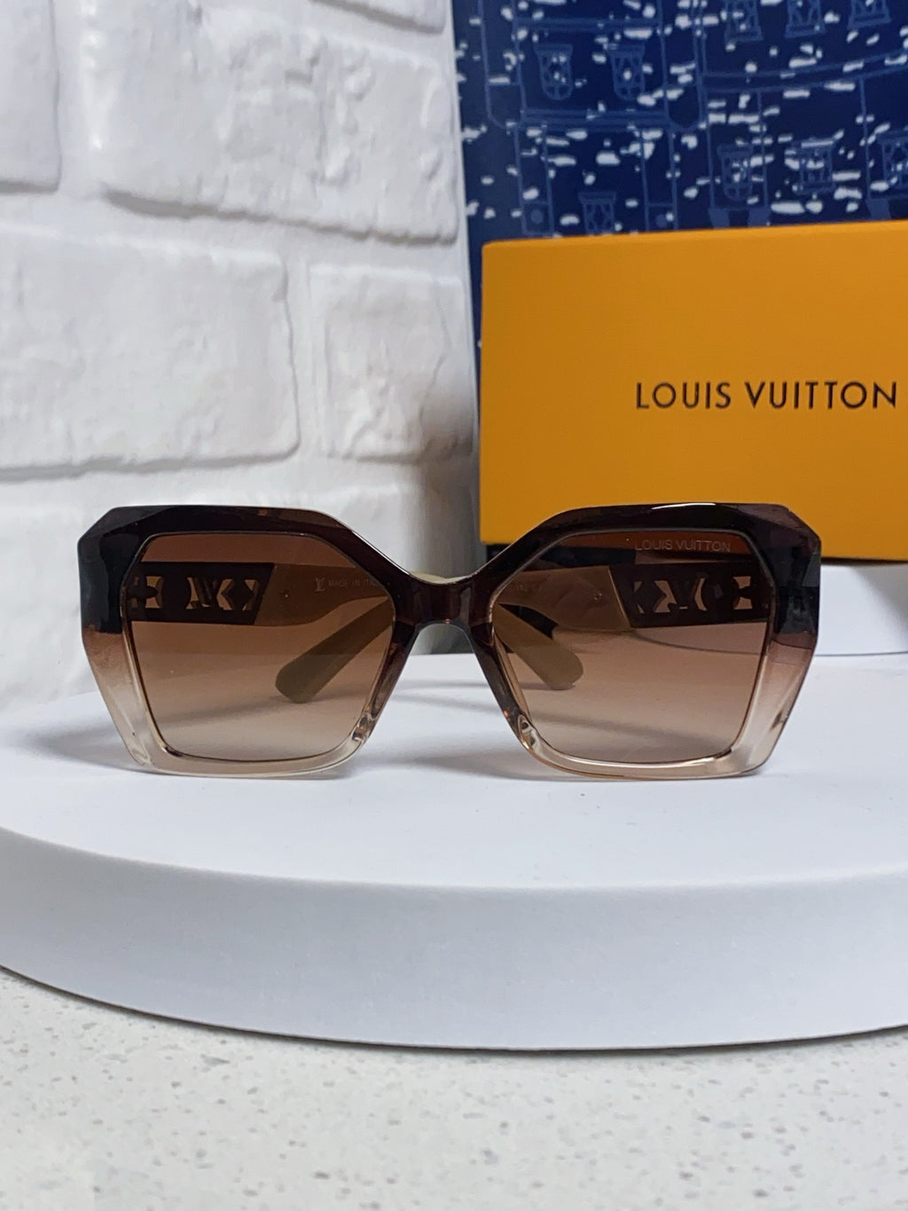 Louis Vuitton Oversized Brown Lens Sunglasses for Women - 132162 - detail image 2