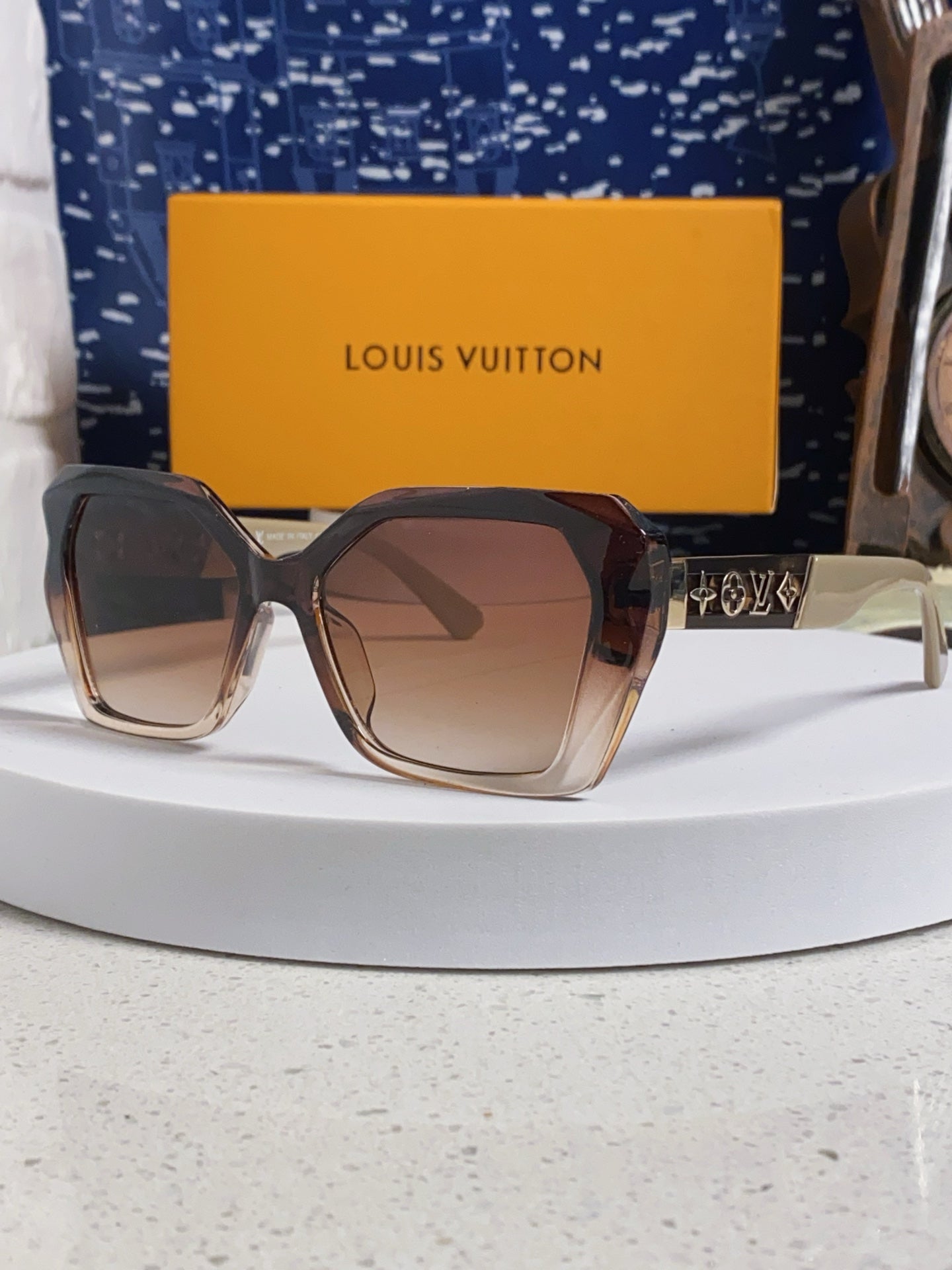 Louis Vuitton Oversized Brown Lens Sunglasses for Women - 132162