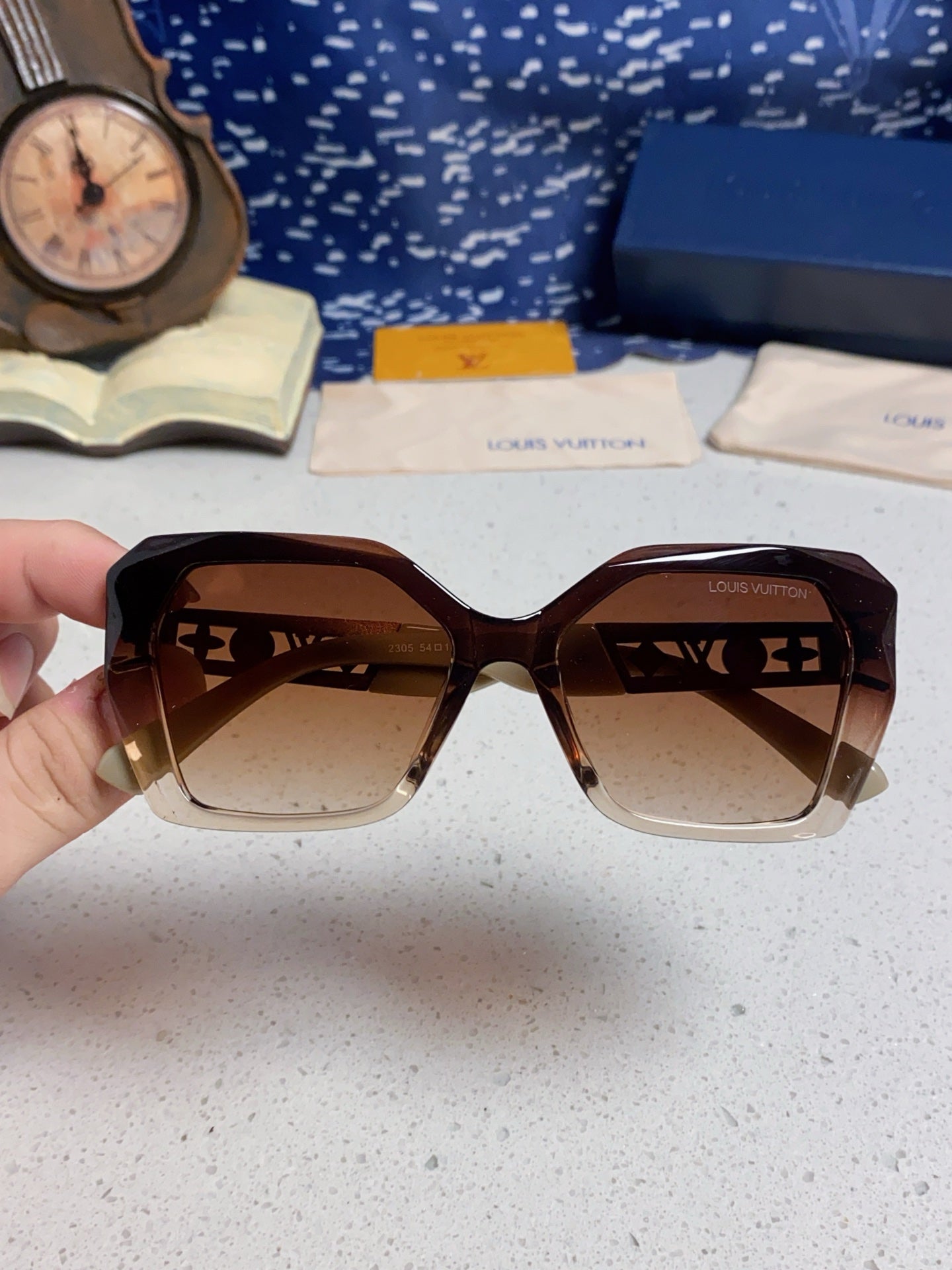 Louis Vuitton Oversized Brown Lens Sunglasses for Women - 132162 - detail image 4