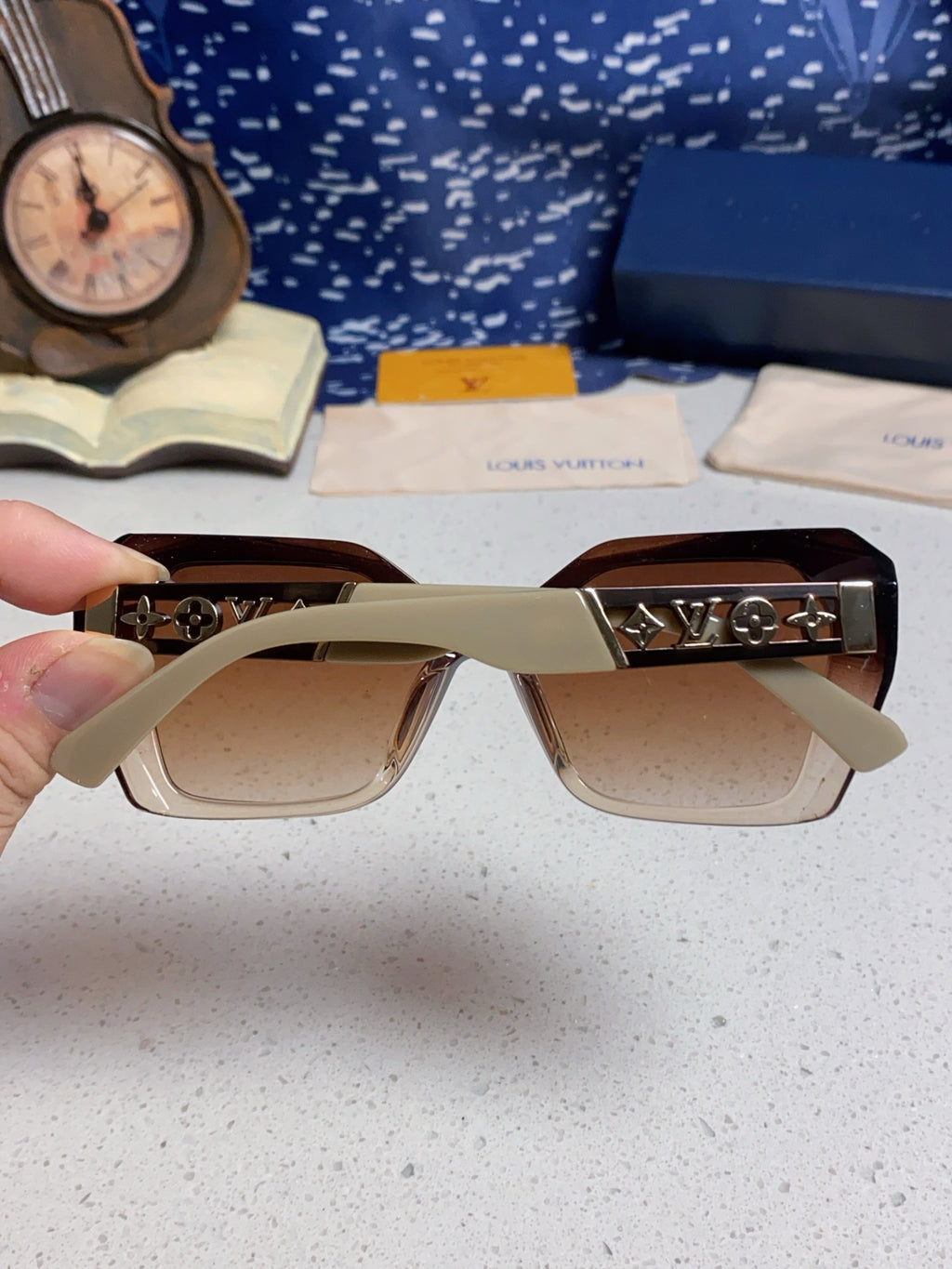 Louis Vuitton Oversized Brown Lens Sunglasses for Women - 132162 - detail image 5