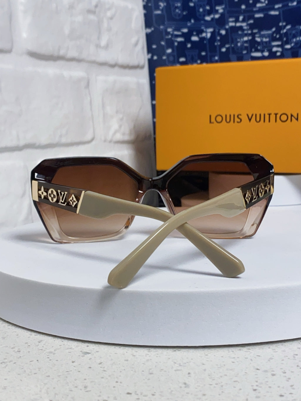 Louis Vuitton Oversized Brown Lens Sunglasses for Women - 132162 - detail image 3