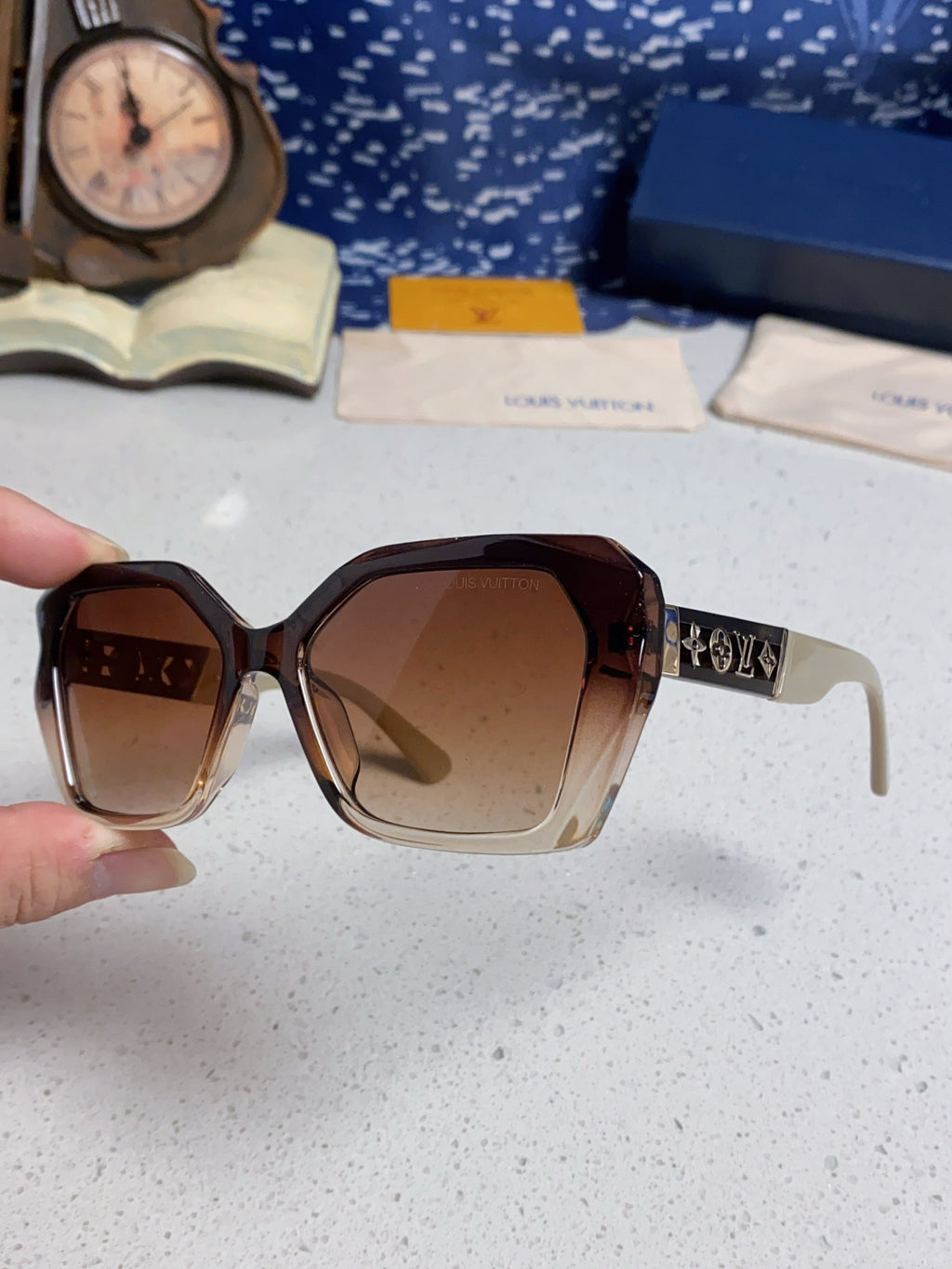 Louis Vuitton Oversized Brown Lens Sunglasses for Women - 132162 - detail image 6