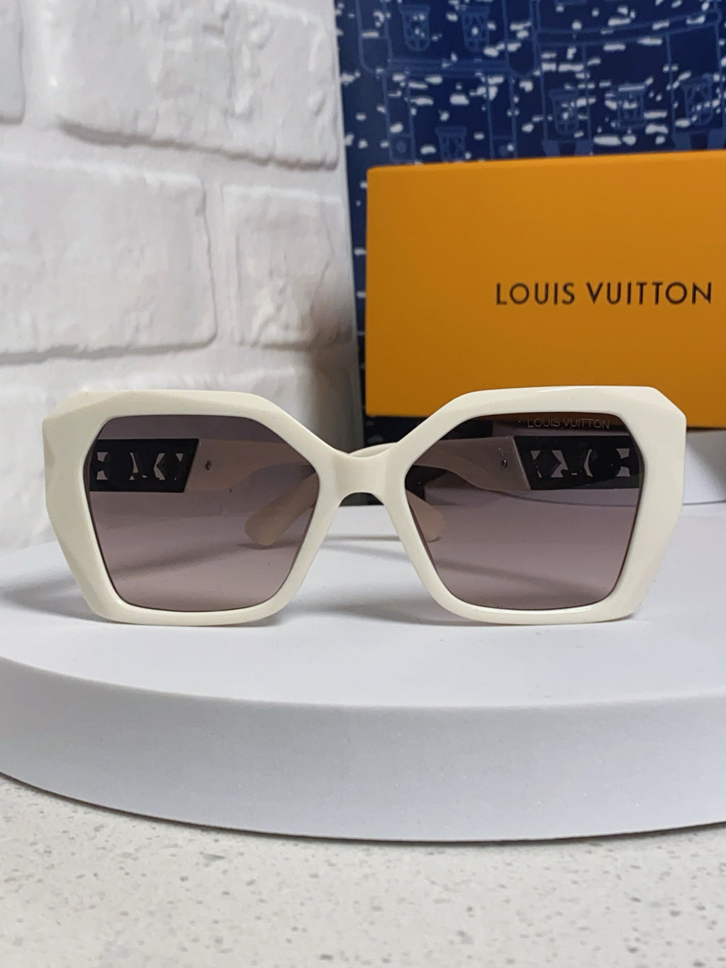 Louis Vuitton Oversized Silver Lens Sunglasses for Women - detail image 2