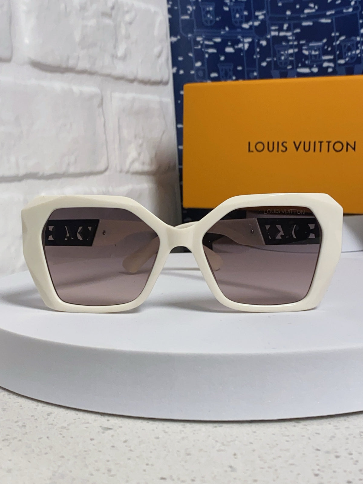 Louis Vuitton Oversized Silver Lens Sunglasses for Women - detail image 2