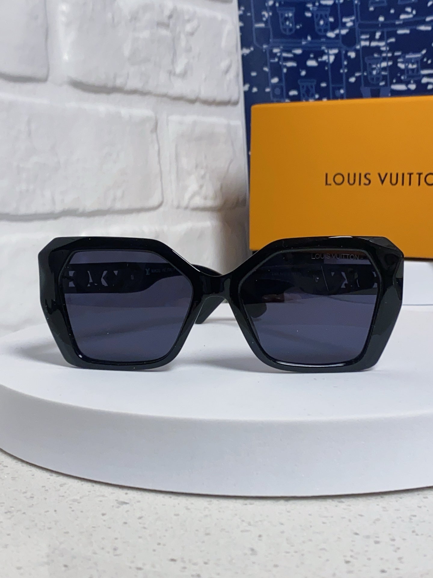 Louis Vuitton Oversized Black Lens Sunglasses for Women - 132164 - detail image 2