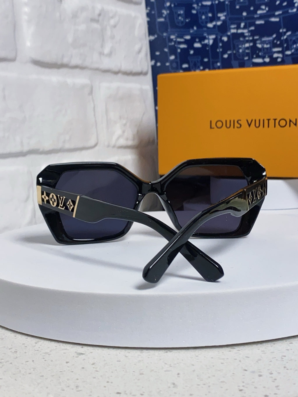 Louis Vuitton Oversized Black Lens Sunglasses for Women - 132164 - detail image 3