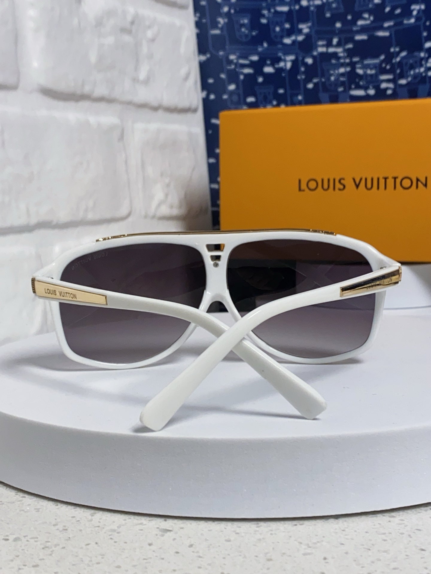 Louis Vuitton Polarized Square Silver Lens Sunglasses for Men & Women - 132160 - detail image 3