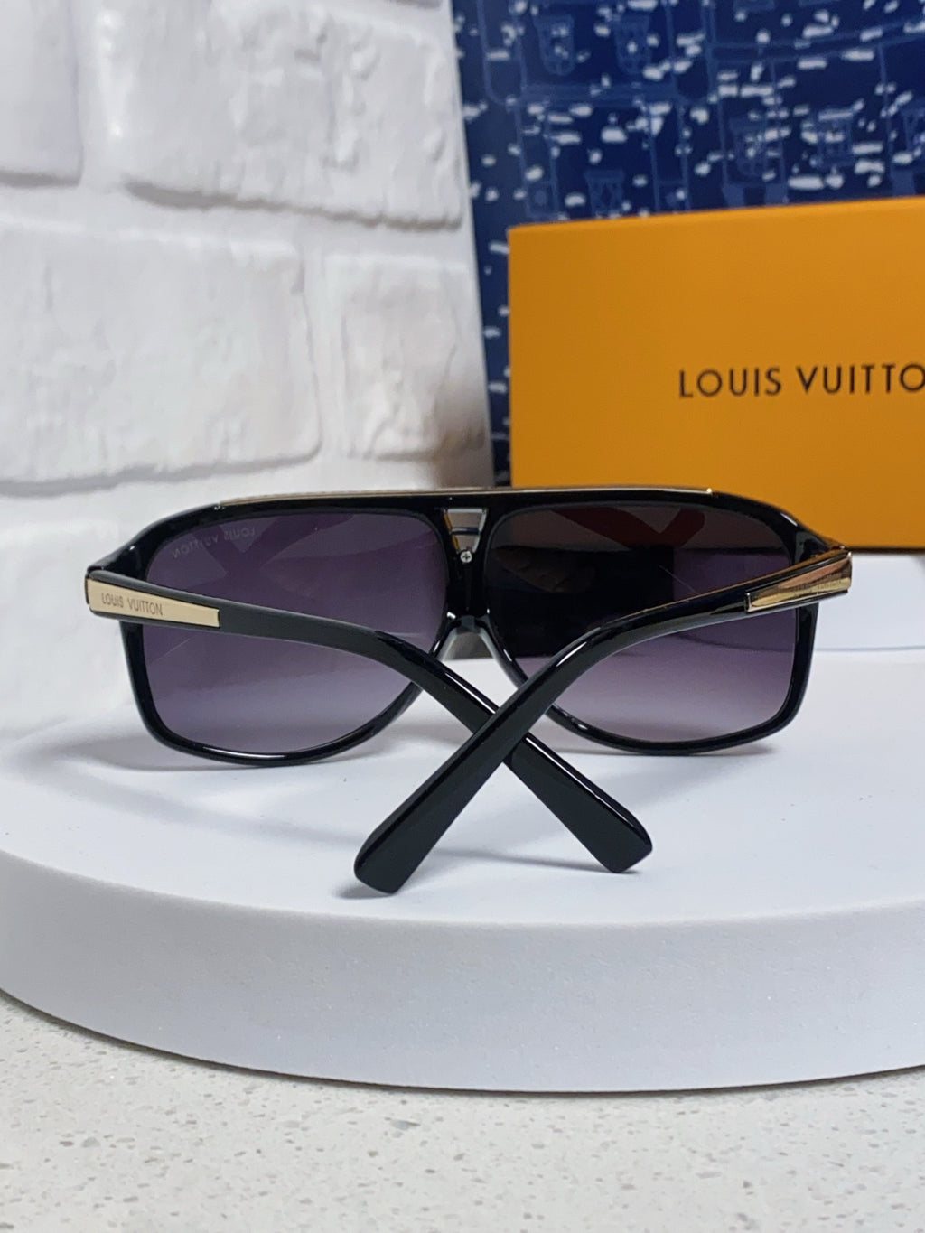 Louis Vuitton Polarized Square Silver Lens Sunglasses for Men & Women - 132161 - detail image 3