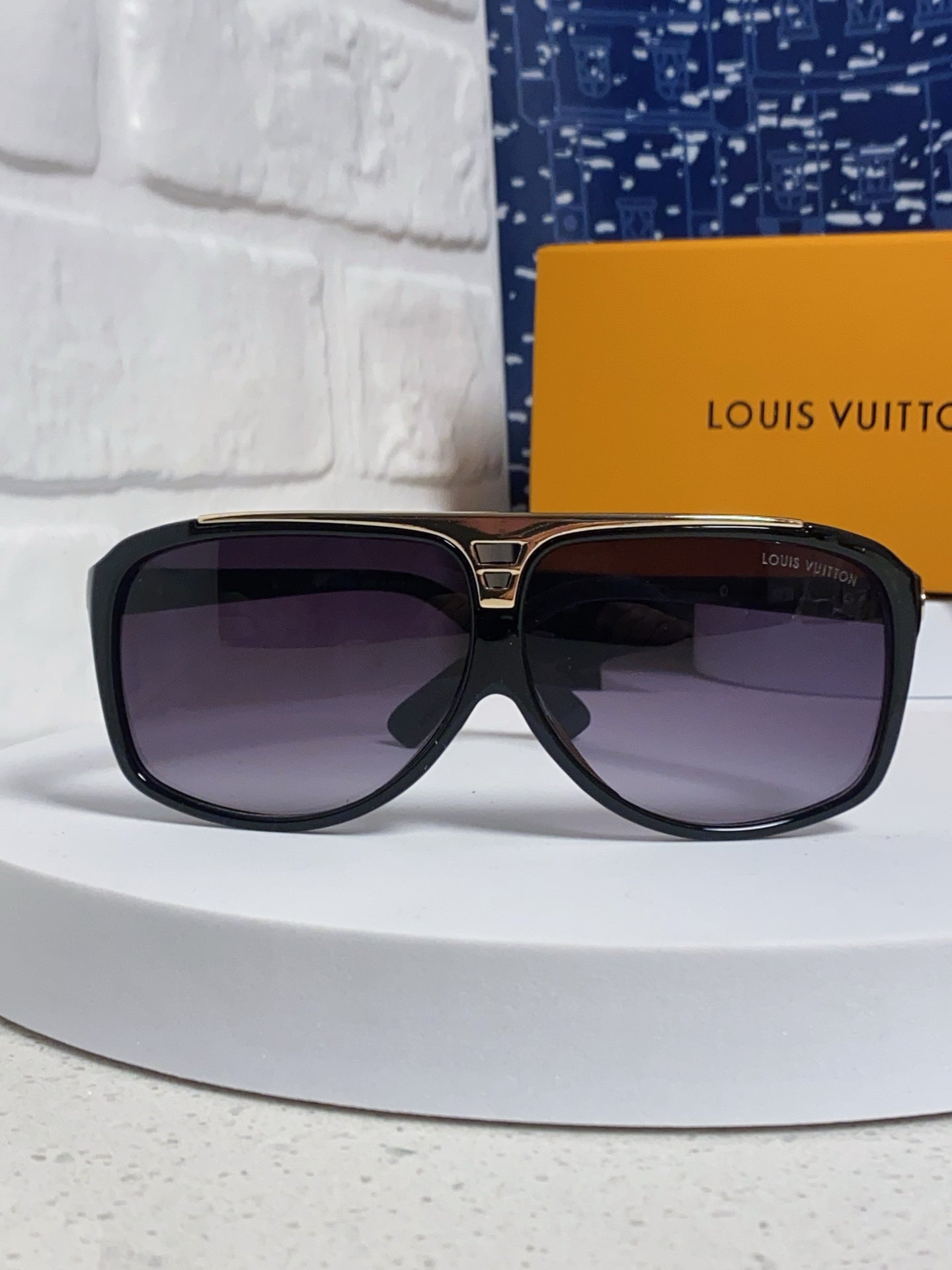 Louis Vuitton Polarized Square Silver Lens Sunglasses for Men & Women - 132161 - detail image 2