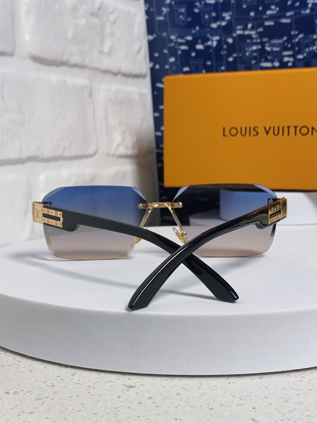 Louis Vuitton Lightweight Rimless Silver Lens Sunglasses for Men & Wo - 132172 - detail image 3