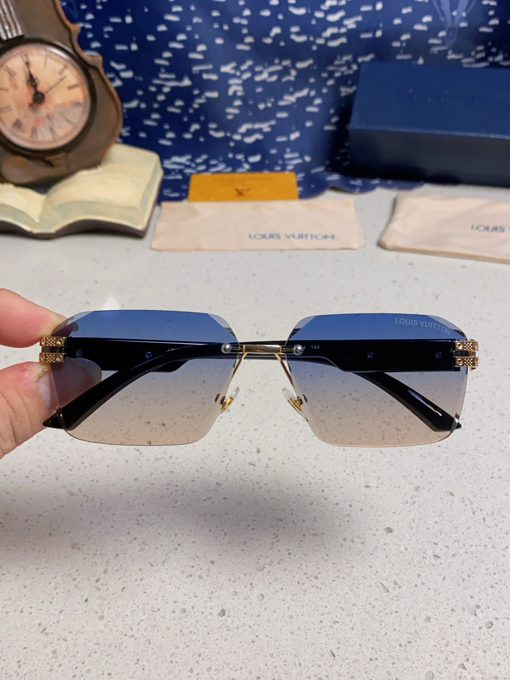 Louis Vuitton Lightweight Rimless Silver Lens Sunglasses for Men & Wo - 132172 - detail image 4