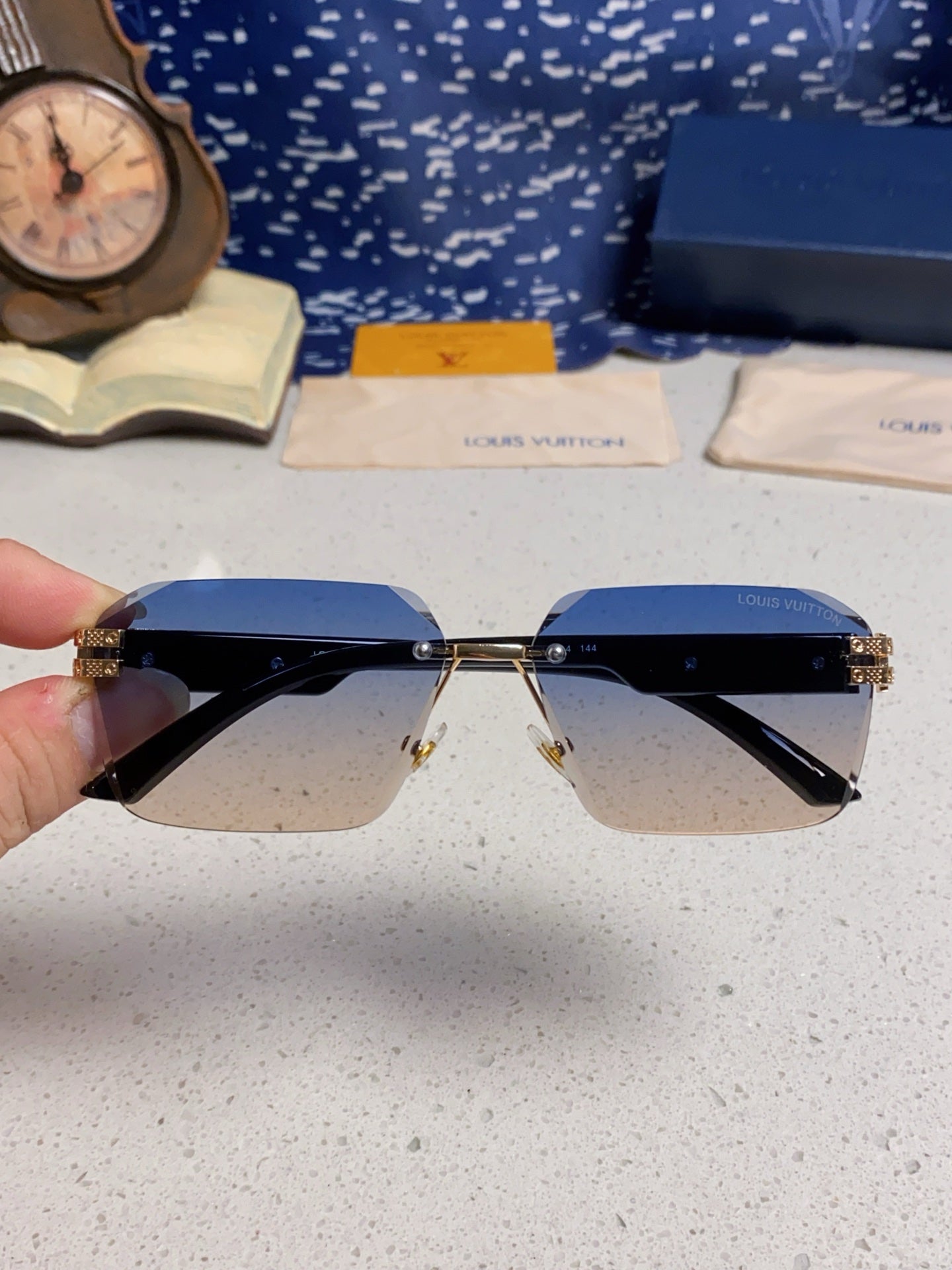 Louis Vuitton Lightweight Rimless Silver Lens Sunglasses for Men & Wo - 132172 - detail image 4