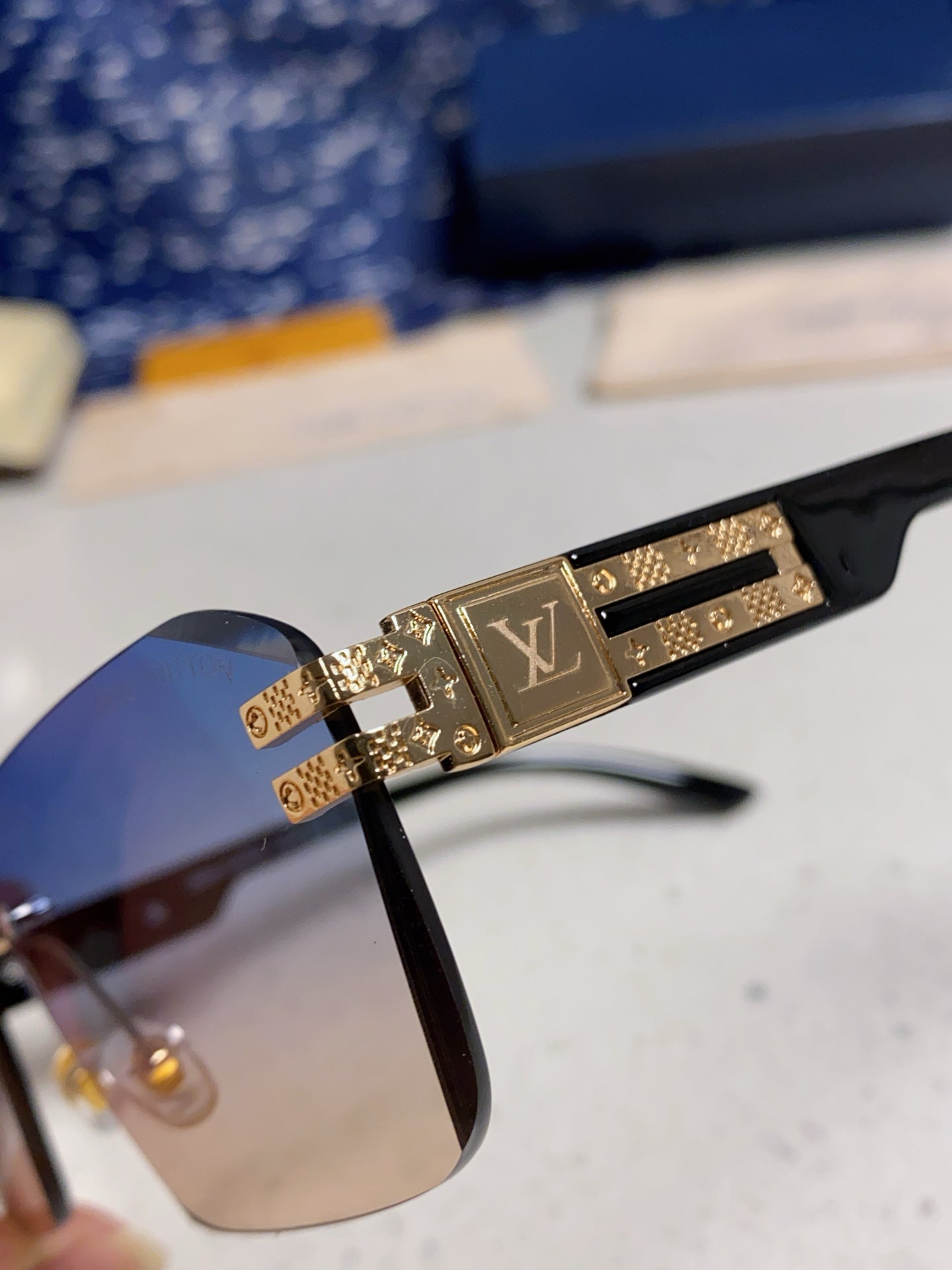 Louis Vuitton Lightweight Rimless Silver Lens Sunglasses for Men & Wo - 132172 - detail image 7