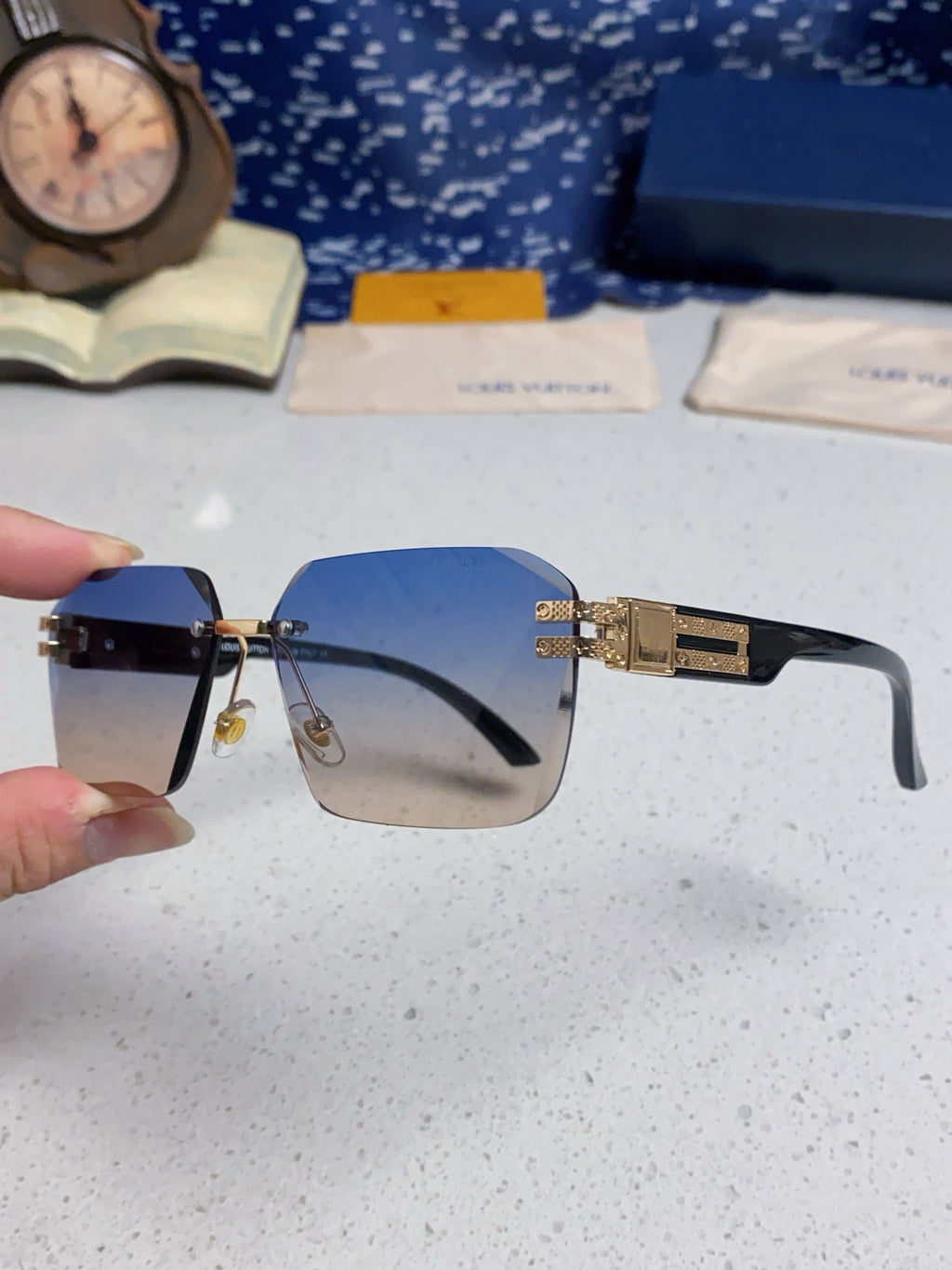 Louis Vuitton Lightweight Rimless Silver Lens Sunglasses for Men & Wo - 132172 - detail image 6