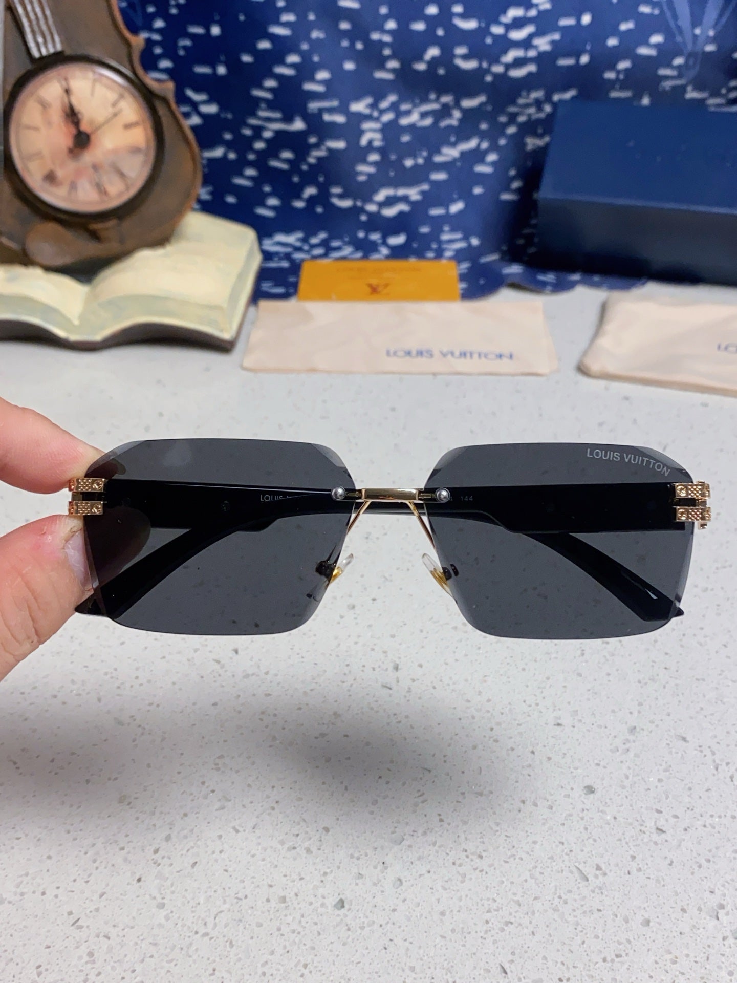 Louis Vuitton Lightweight Rimless Black Lens Sunglasses for Men & Wom - 132176 - detail image 4