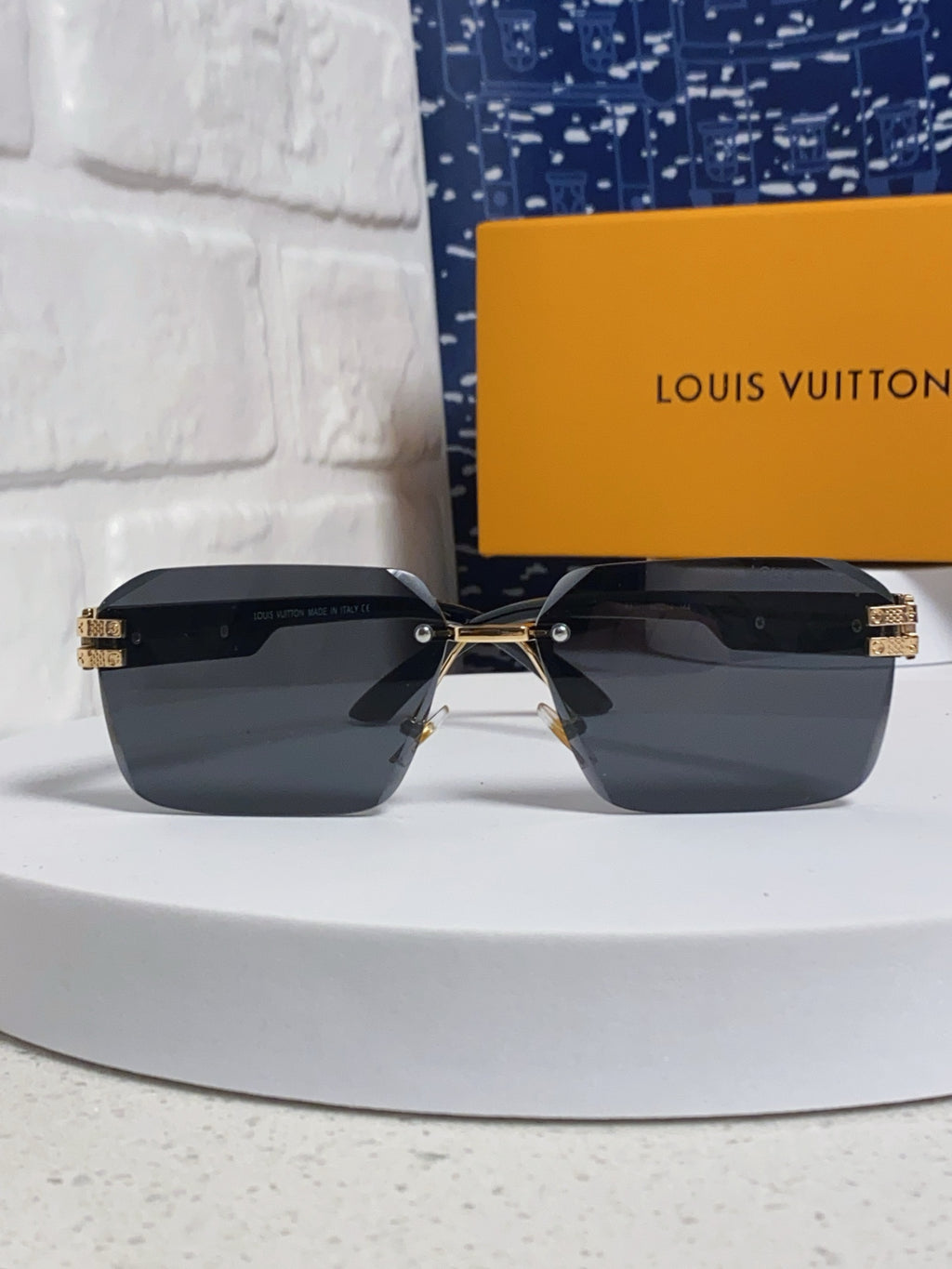 Louis Vuitton Lightweight Rimless Black Lens Sunglasses for Men & Wom - 132176 - detail image 2