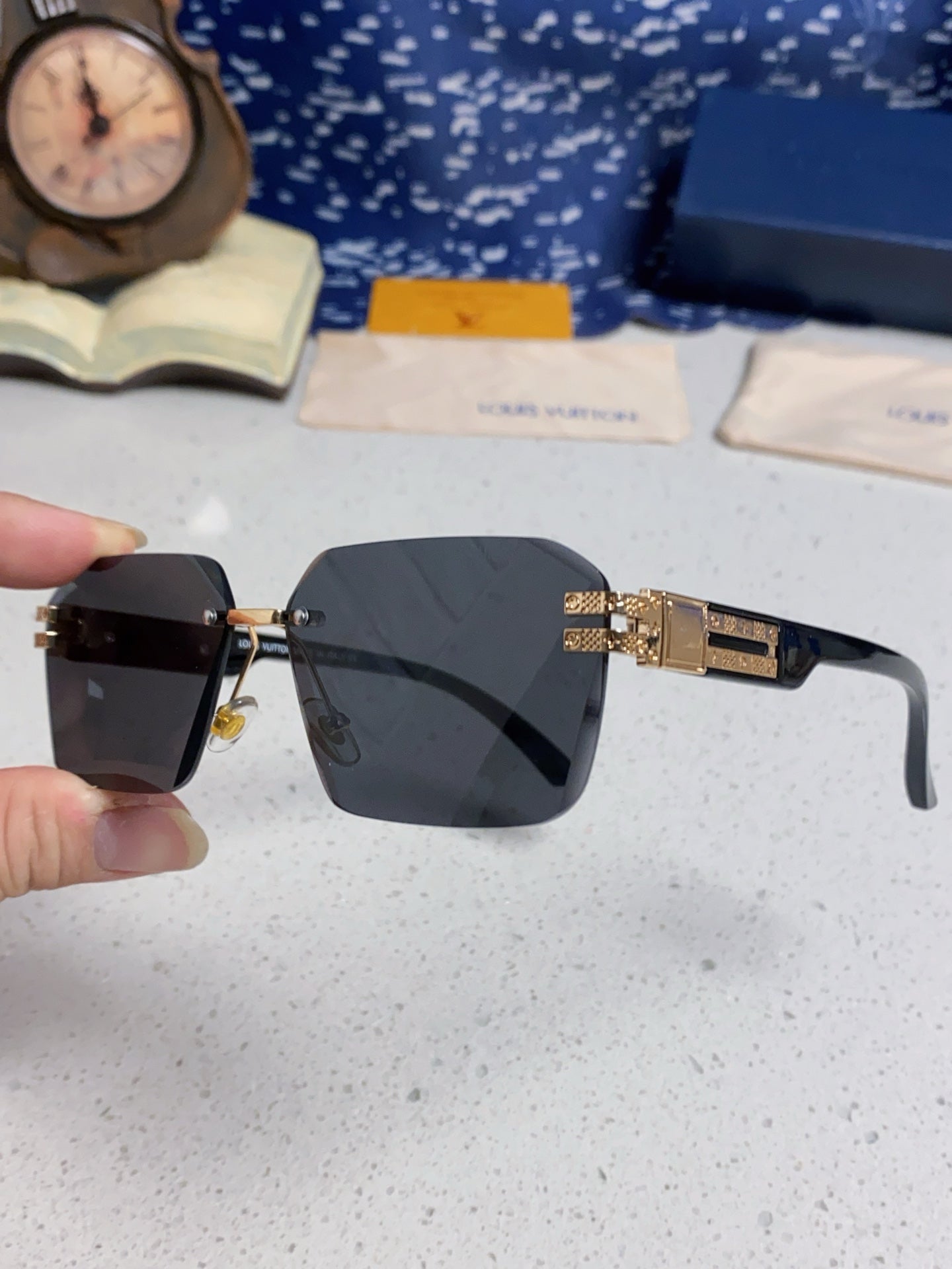 Louis Vuitton Lightweight Rimless Black Lens Sunglasses for Men & Wom - 132176 - detail image 6