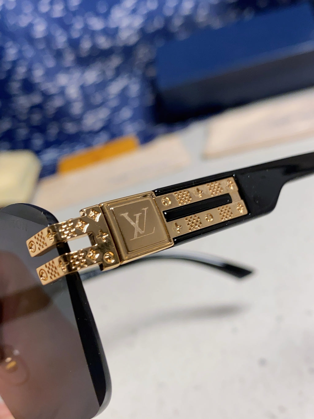 Louis Vuitton Lightweight Rimless Black Lens Sunglasses for Men & Wom - 132176 - detail image 7