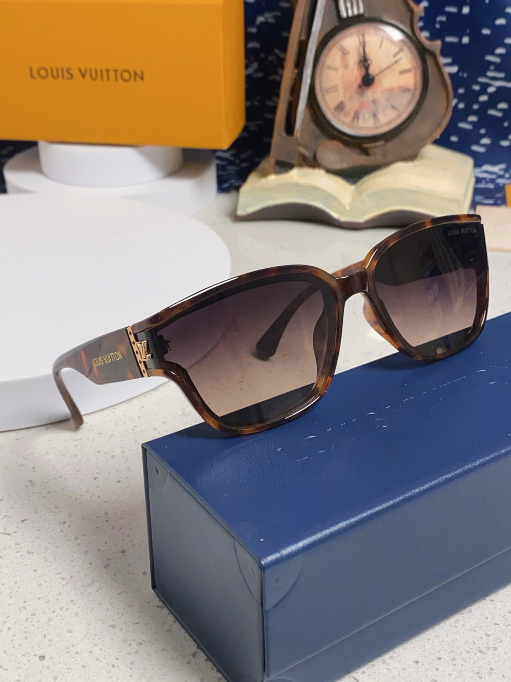 Louis Vuitton Oversized Black Lens Sunglasses for Men & Women - 132170 - detail image 10