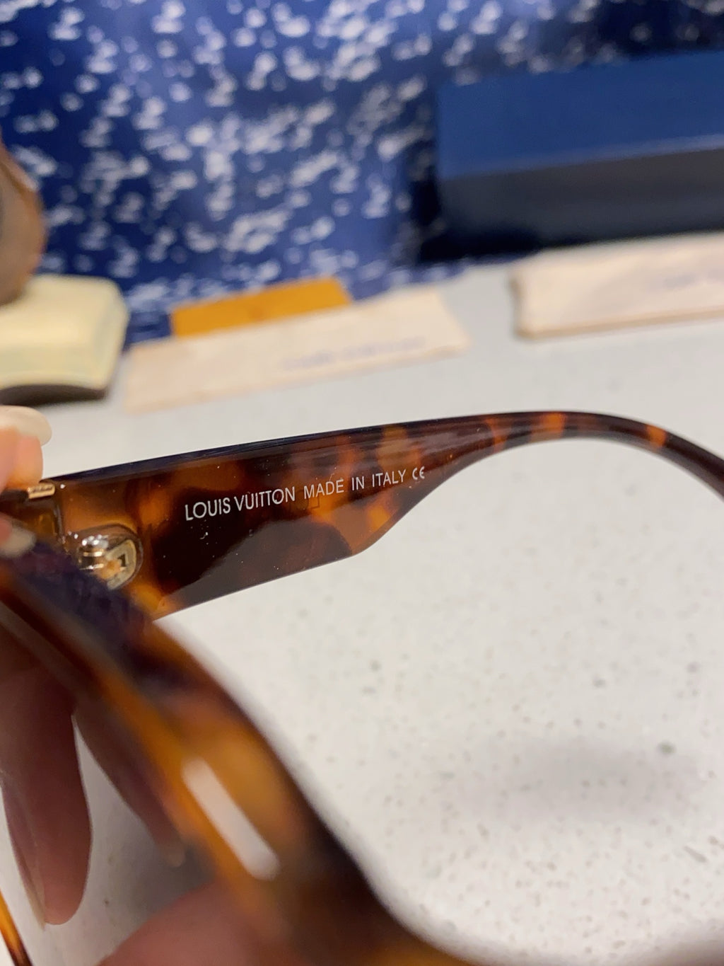 Louis Vuitton Oversized Black Lens Sunglasses for Men & Women - 132170 - detail image 8