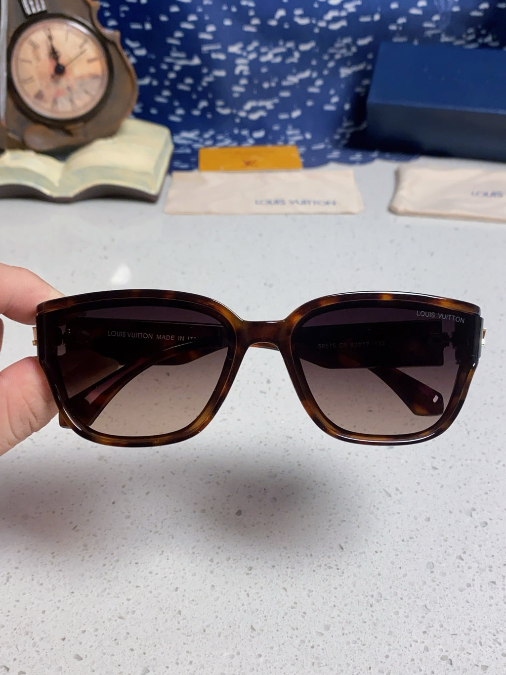 Louis Vuitton Oversized Black Lens Sunglasses for Men & Women - 132170 - detail image 4