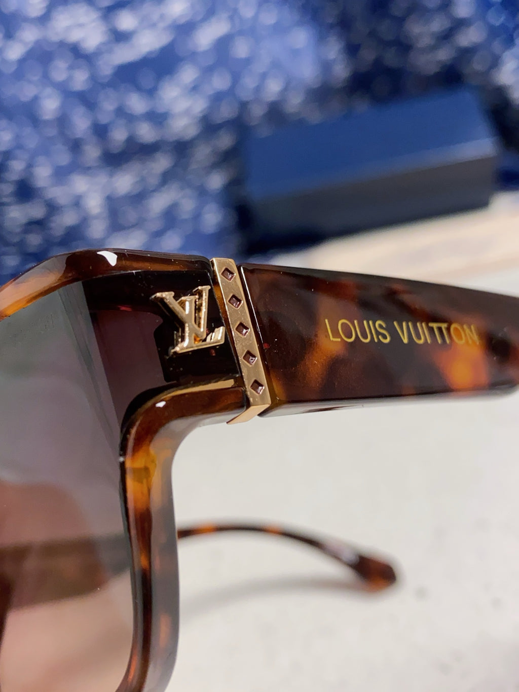 Louis Vuitton Oversized Black Lens Sunglasses for Men & Women - 132170 - detail image 7