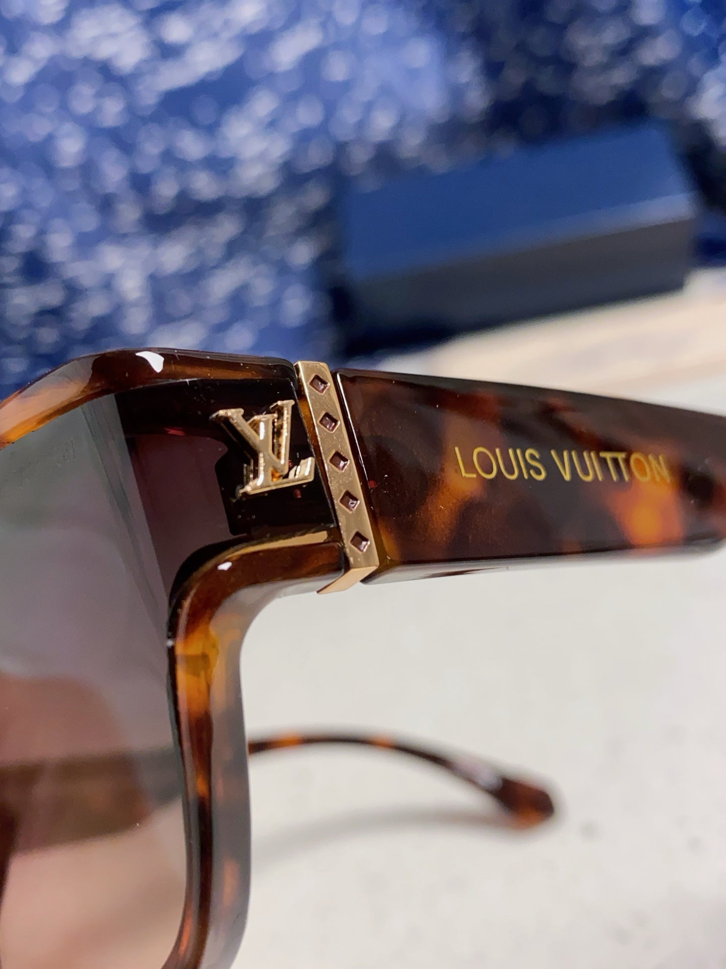 Louis Vuitton Oversized Black Lens Sunglasses for Men & Women - 132170 - detail image 7