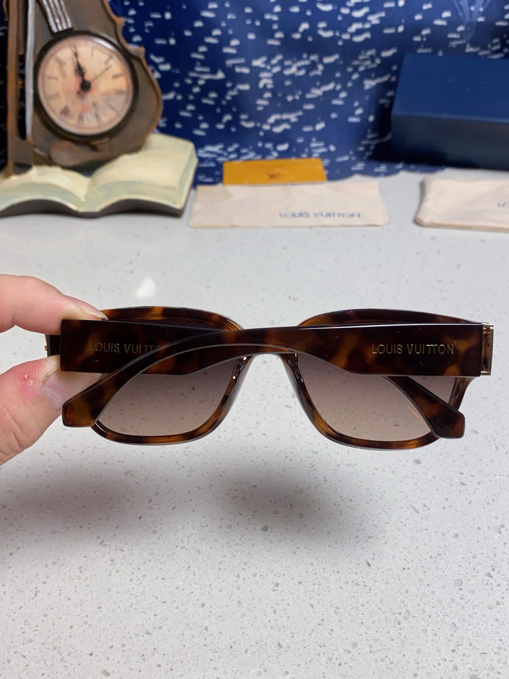 Louis Vuitton Oversized Black Lens Sunglasses for Men & Women - 132170 - detail image 5