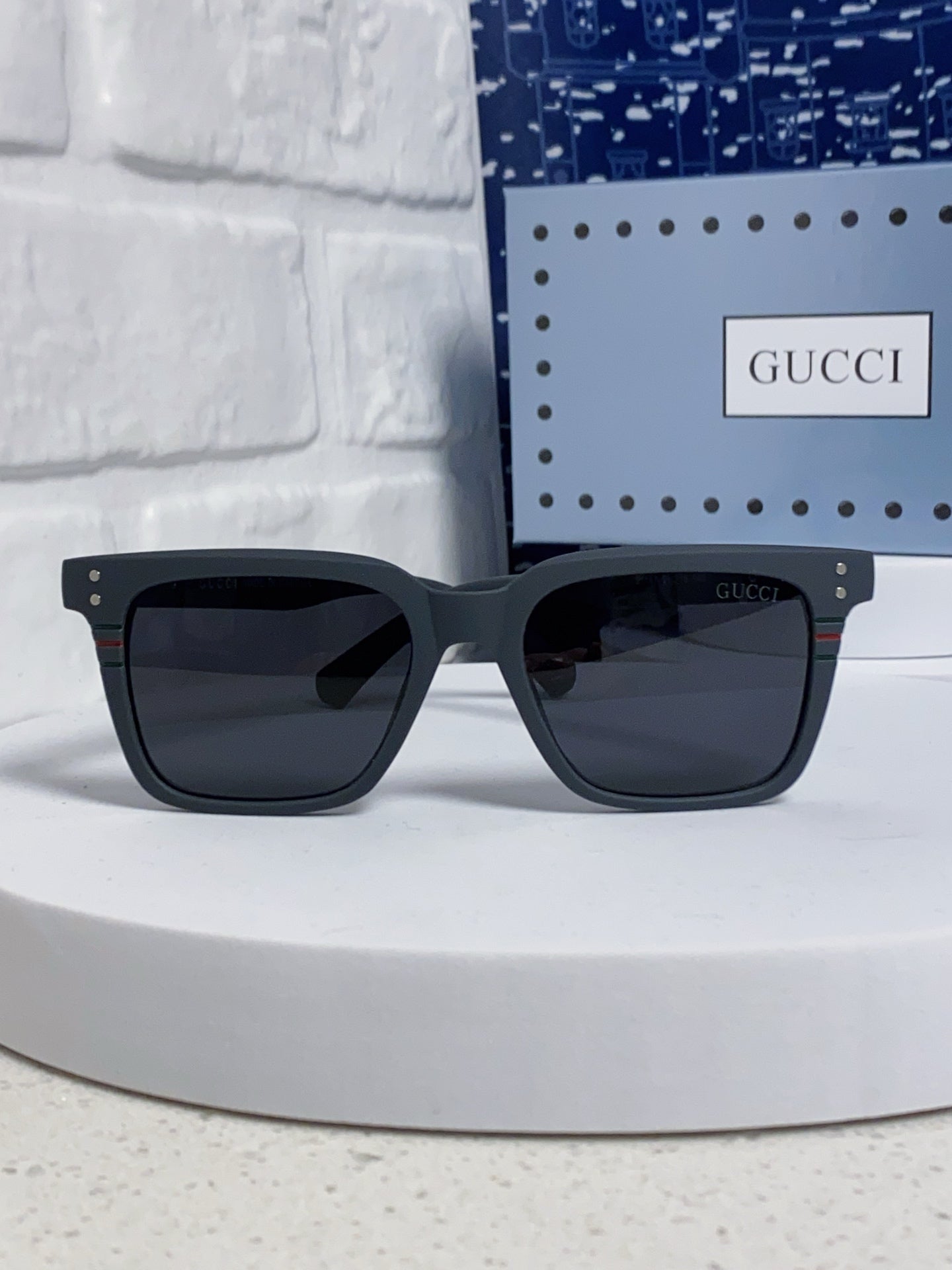 Gucci Polarized Fashion Black Lens Sunglasses for Men & Women - 132231 - detail image 2