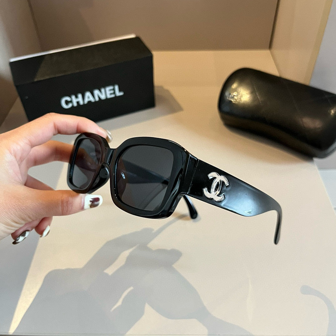 Chanel Fashion Black Lens Sunglasses for Men & Women - 465090 - detail image 4