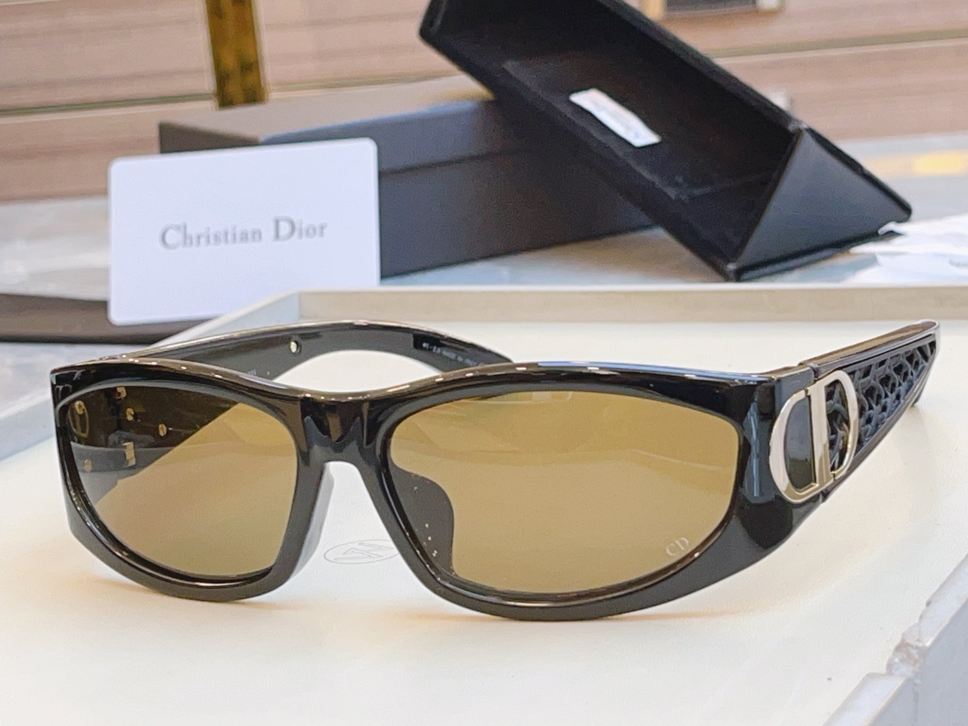 Dior VERYDIOR Fashion Gold Lens Sunglasses for Men & Women