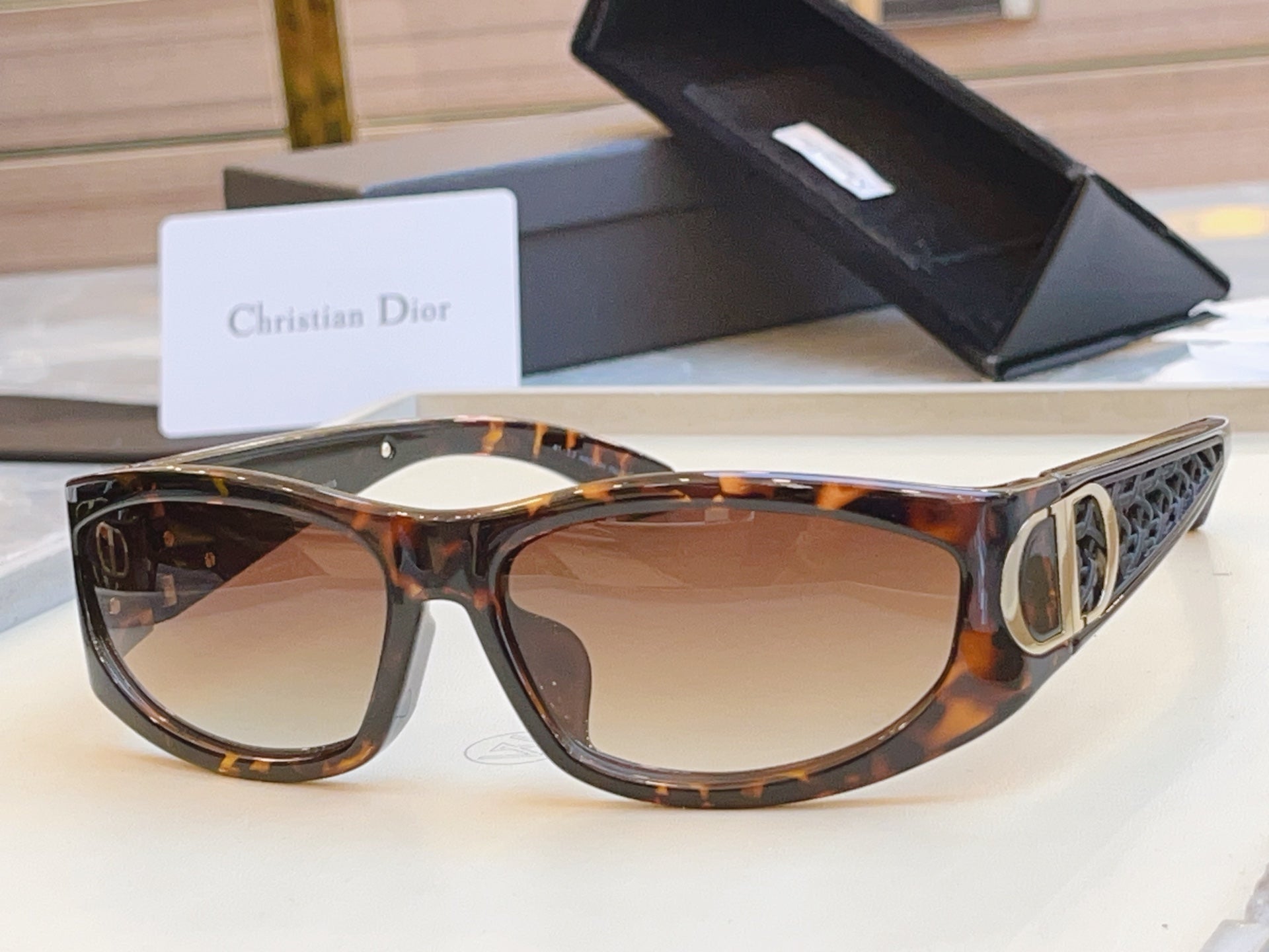 Dior VERYDIOR Fashion Gold Lens Sunglasses for Men & Women - detail image 2