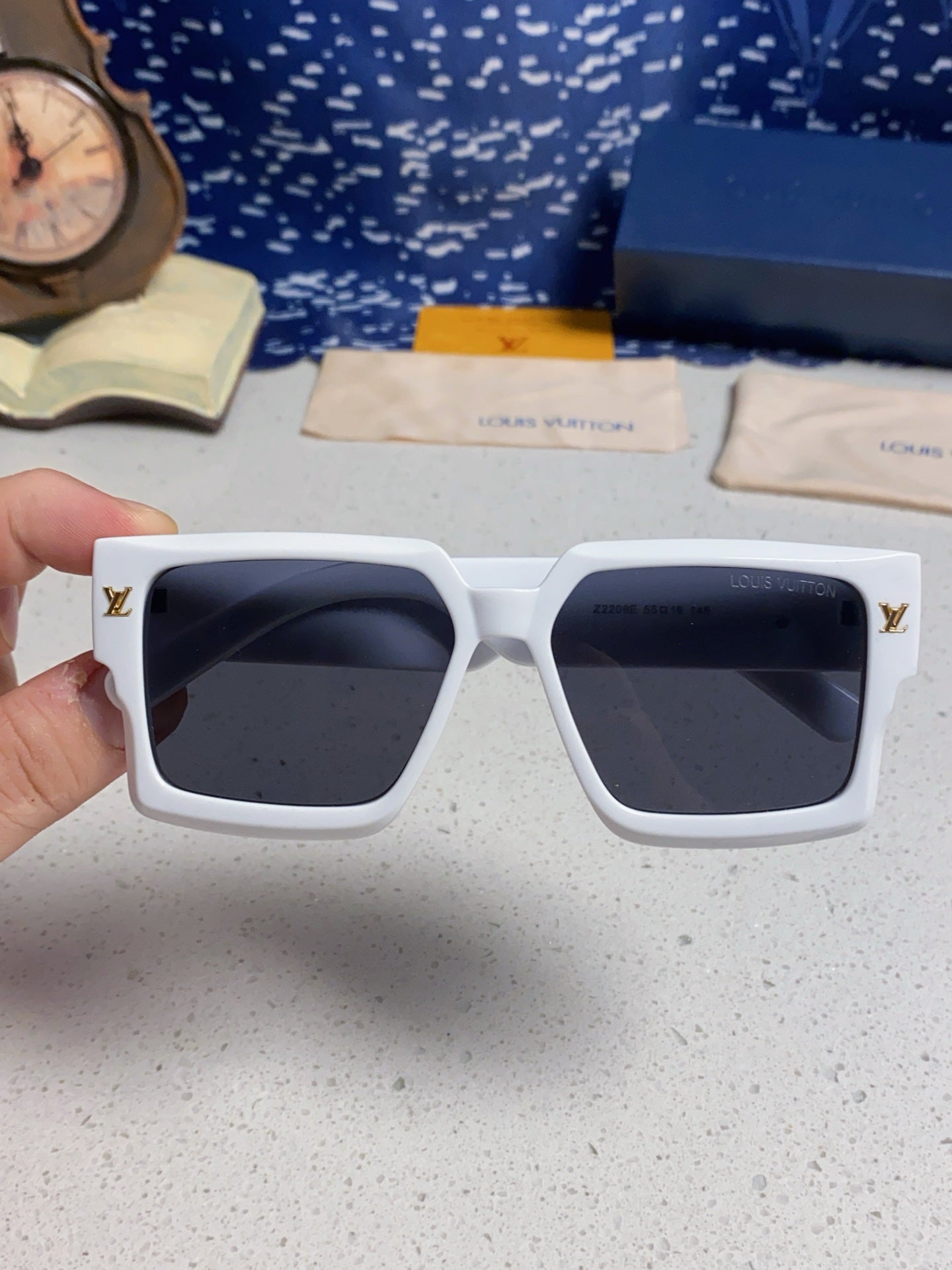 Louis Vuitton Square Silver Lens Sunglasses for Men & Women - 398162 - detail image 4