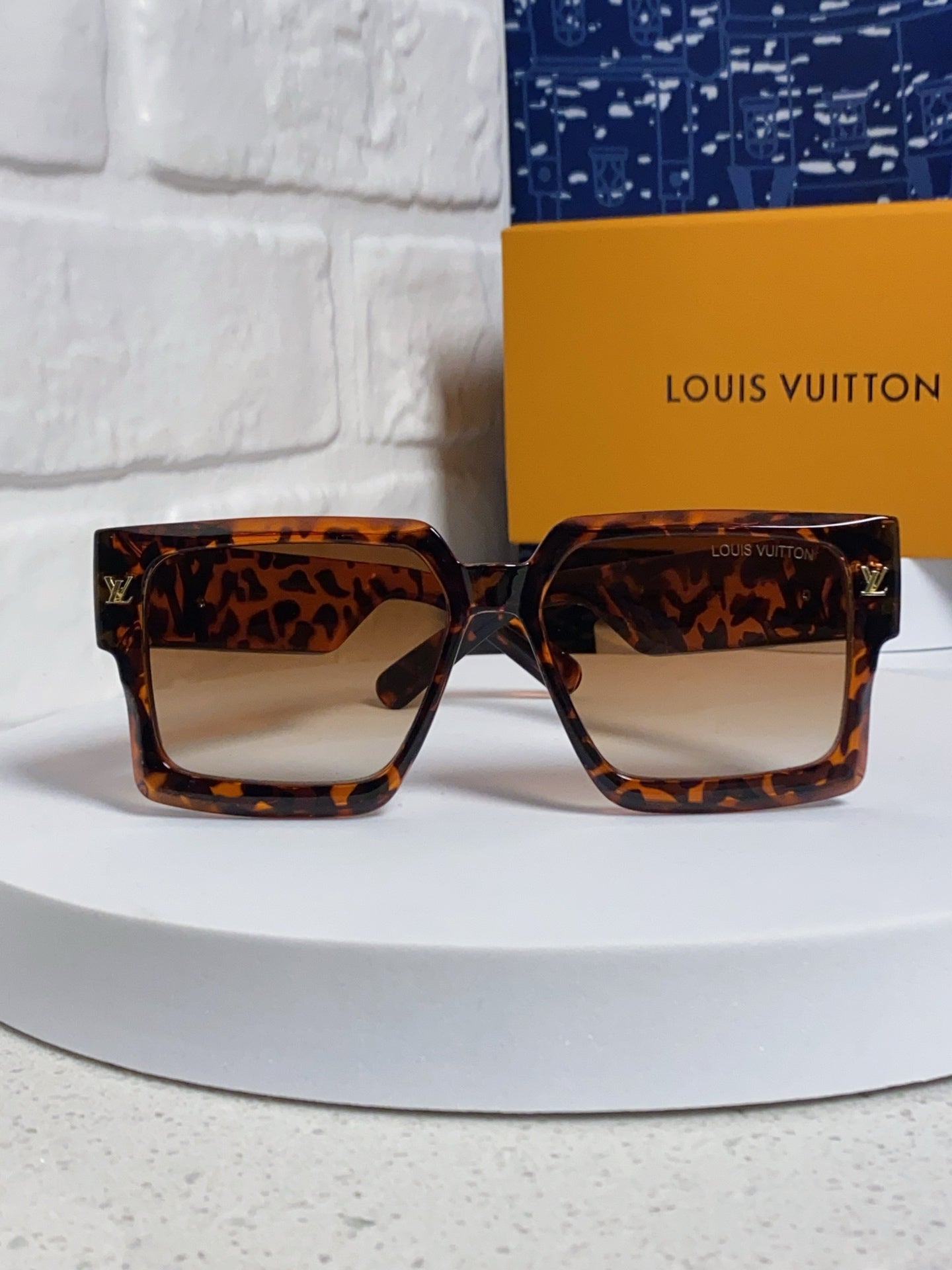 Louis Vuitton Square Brown Lens Sunglasses for Men & Women - 398163 - detail image 2