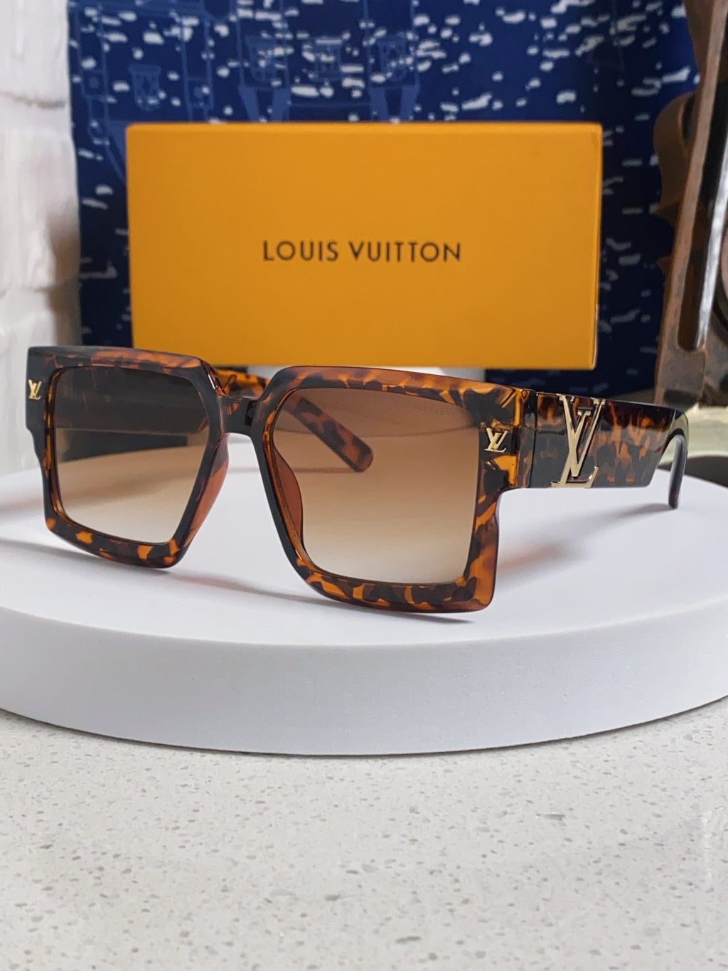 Louis Vuitton Square Brown Lens Sunglasses for Men & Women - 398163
