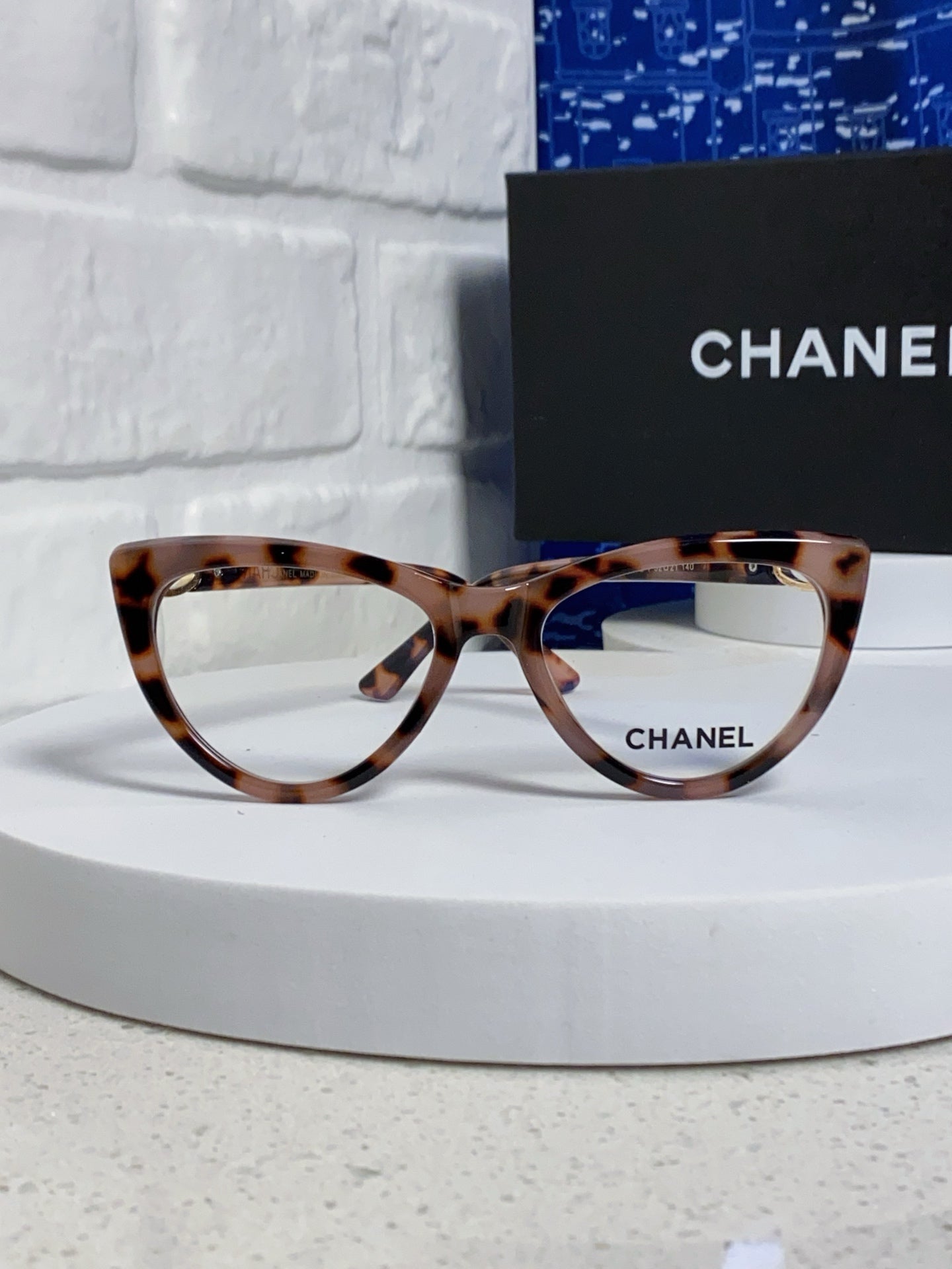 Chanel Cat-Eye Silver Lens Sunglasses for Men & Women - 398501 - detail image 2