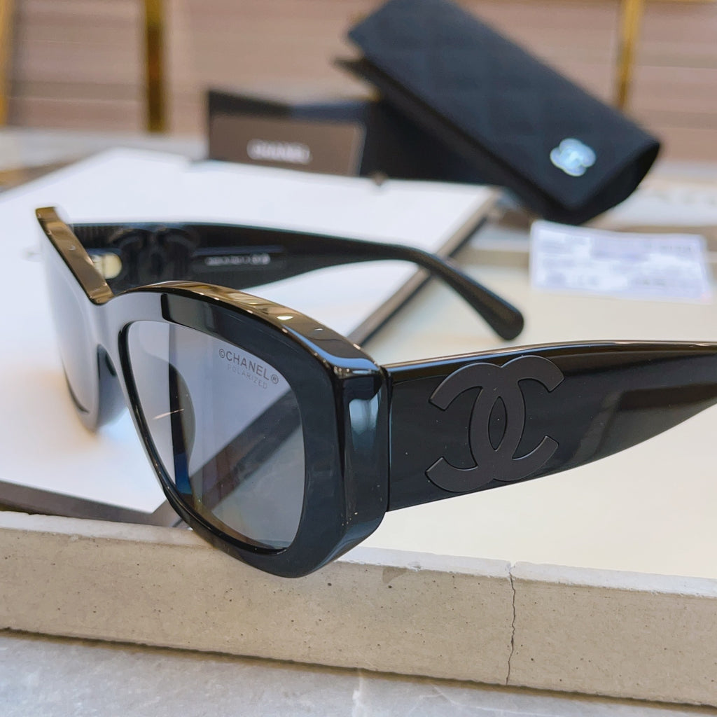Chanel CH5493 Fashion Black Lens Sunglasses for Men & Women - 382346 - detail image 4