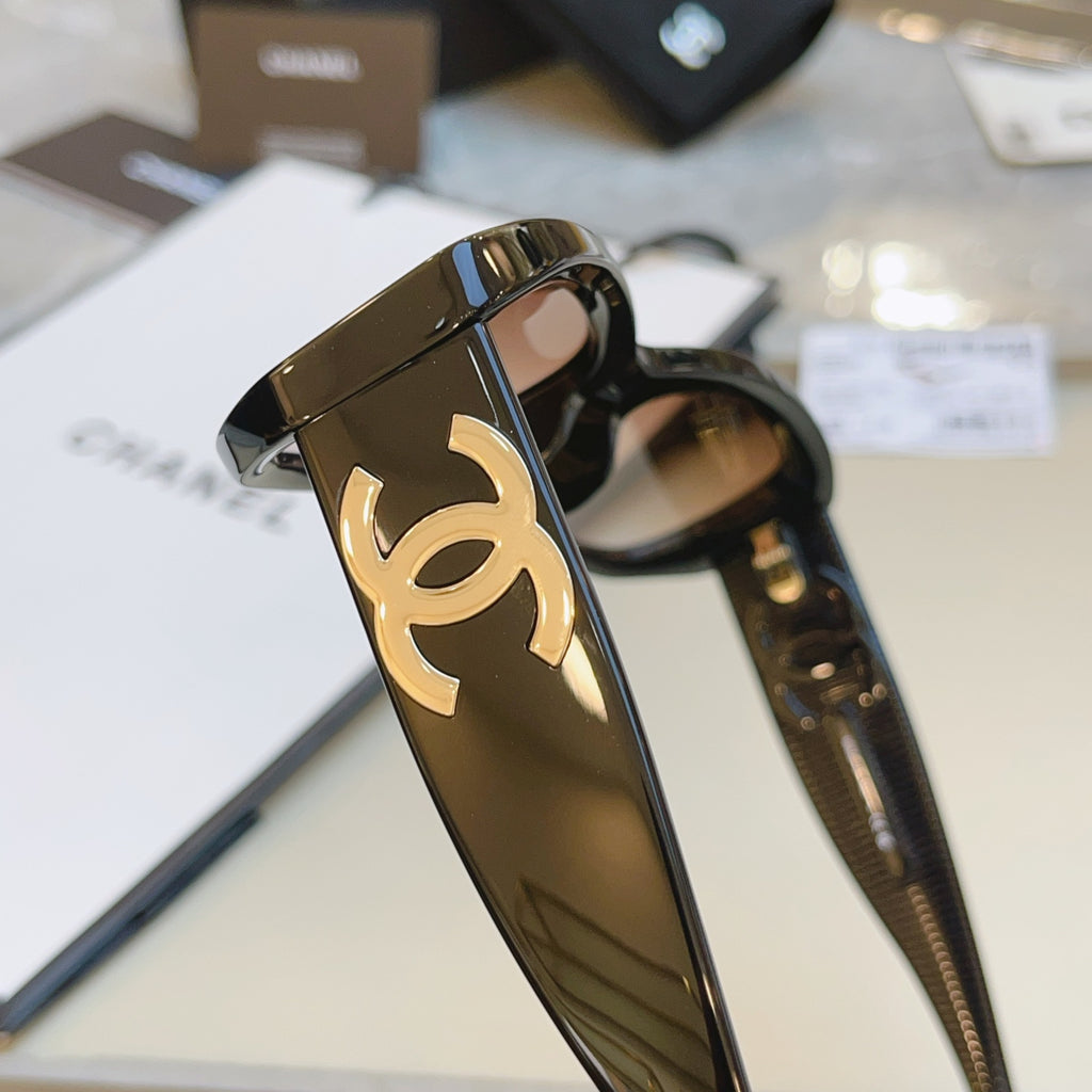 Chanel CH5493 Fashion Black Lens Sunglasses for Men & Women - 382348 - detail image 4