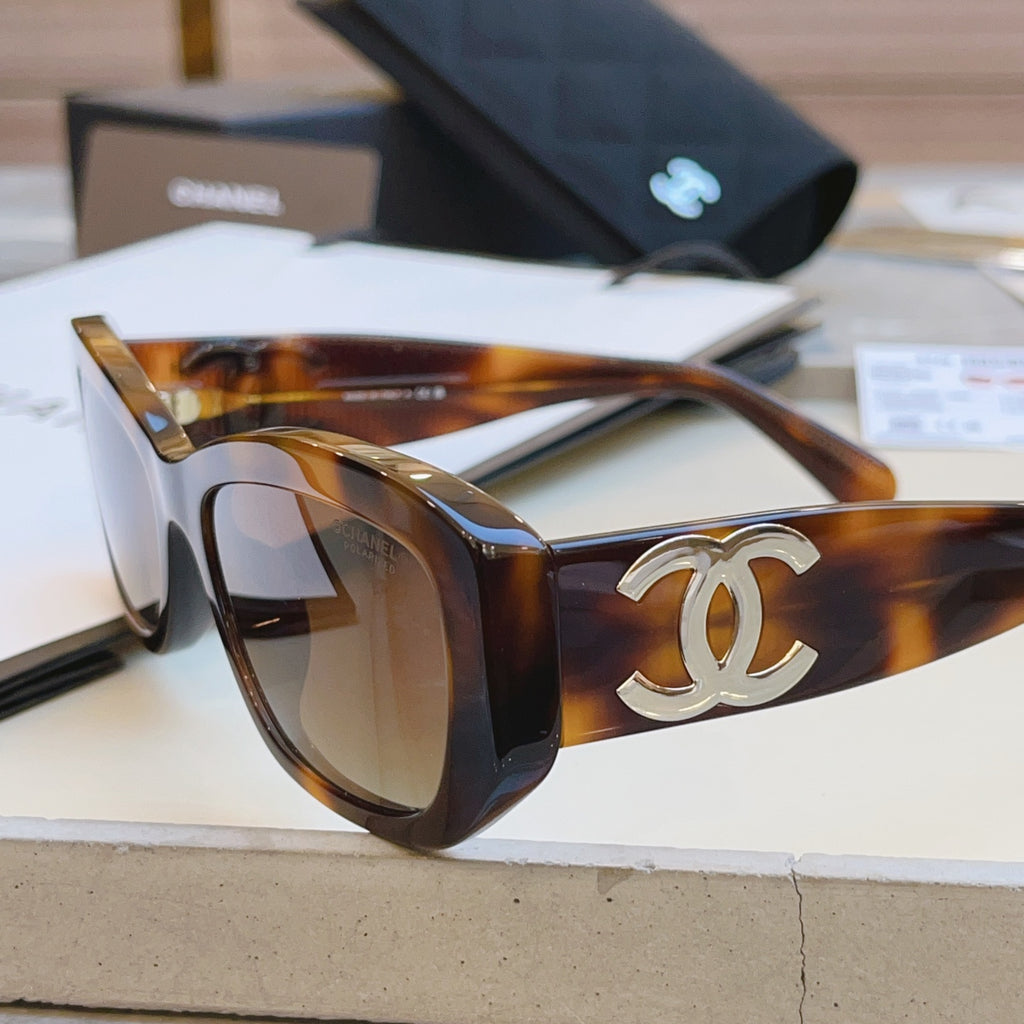 Chanel CH5493 Fashion Black Lens Sunglasses for Men & Women - 382349 - detail image 4