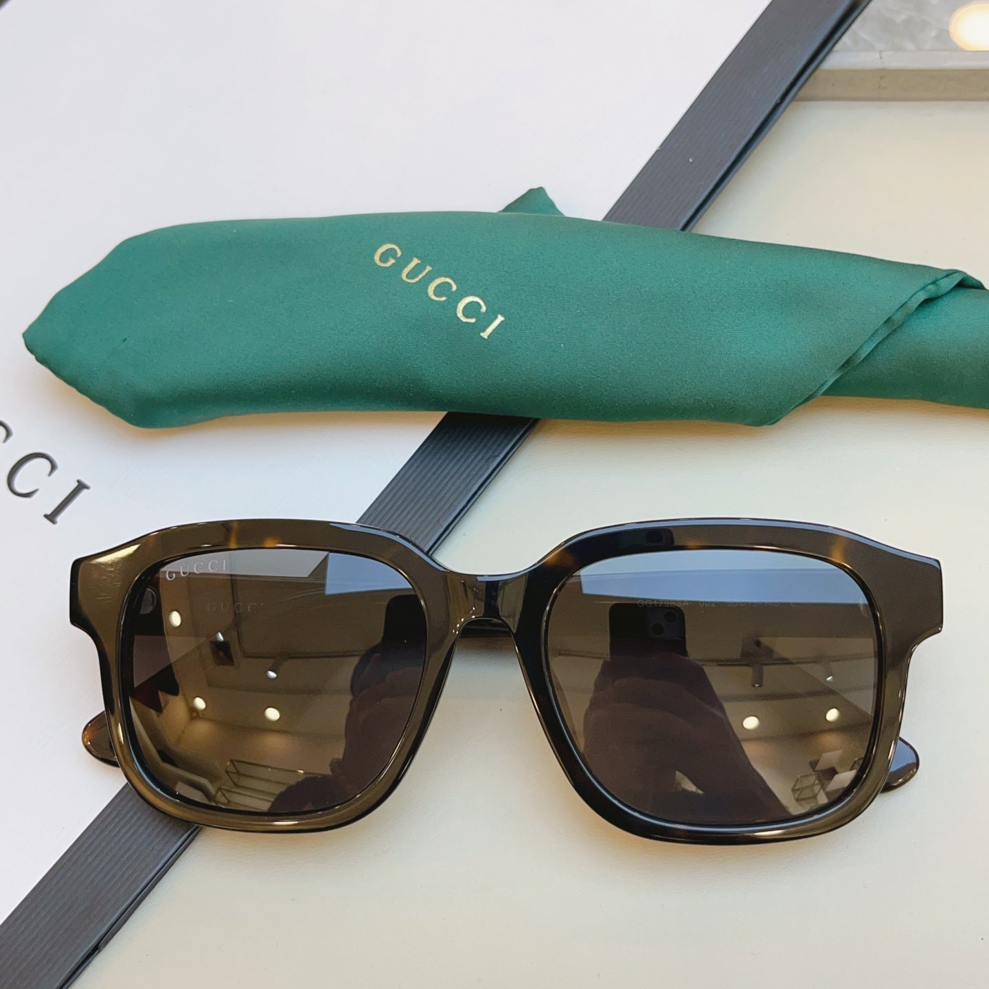 Gucci GG1798SA Fashion Black Lens Sunglasses for Men & Women - 431380 - detail image 5