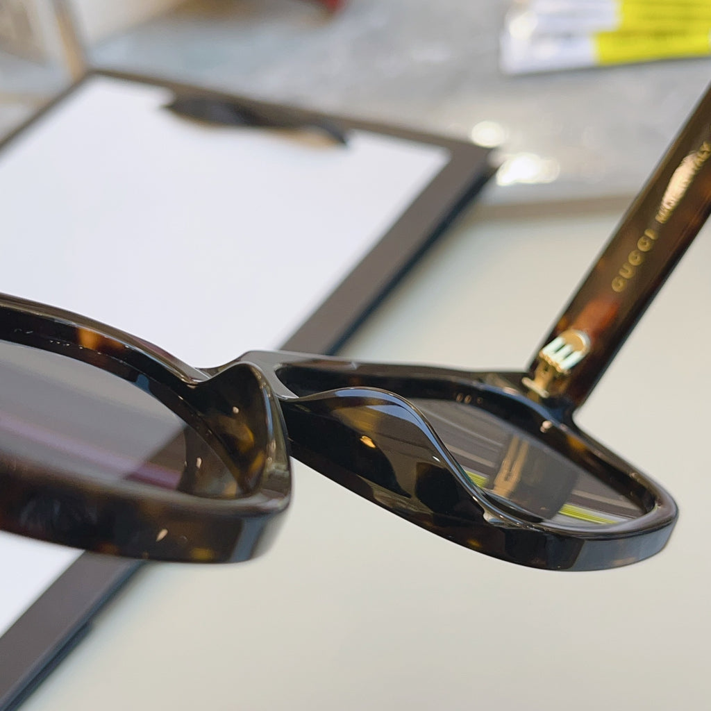 Gucci GG1798SA Fashion Black Lens Sunglasses for Men & Women - 431381 - detail image 9