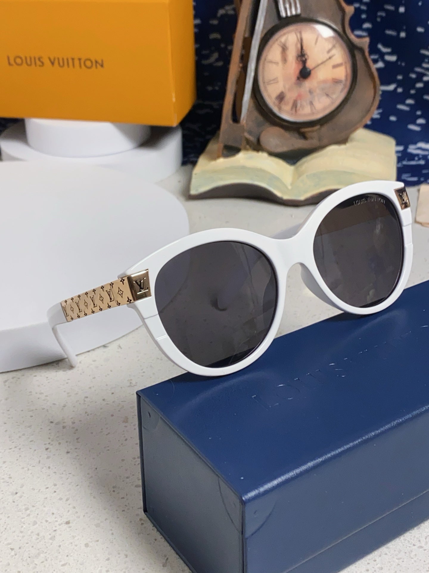 Louis Vuitton Cat-Eye Silver Lens Sunglasses for Women - 414953 - detail image 10