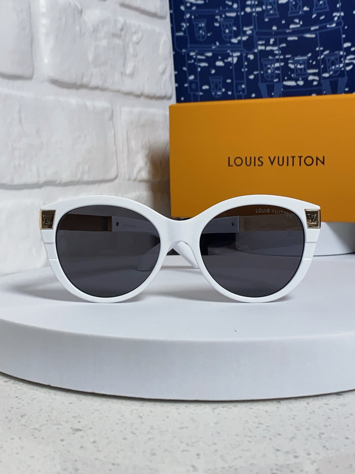 Louis Vuitton Cat-Eye Silver Lens Sunglasses for Women - 414953 - detail image 2
