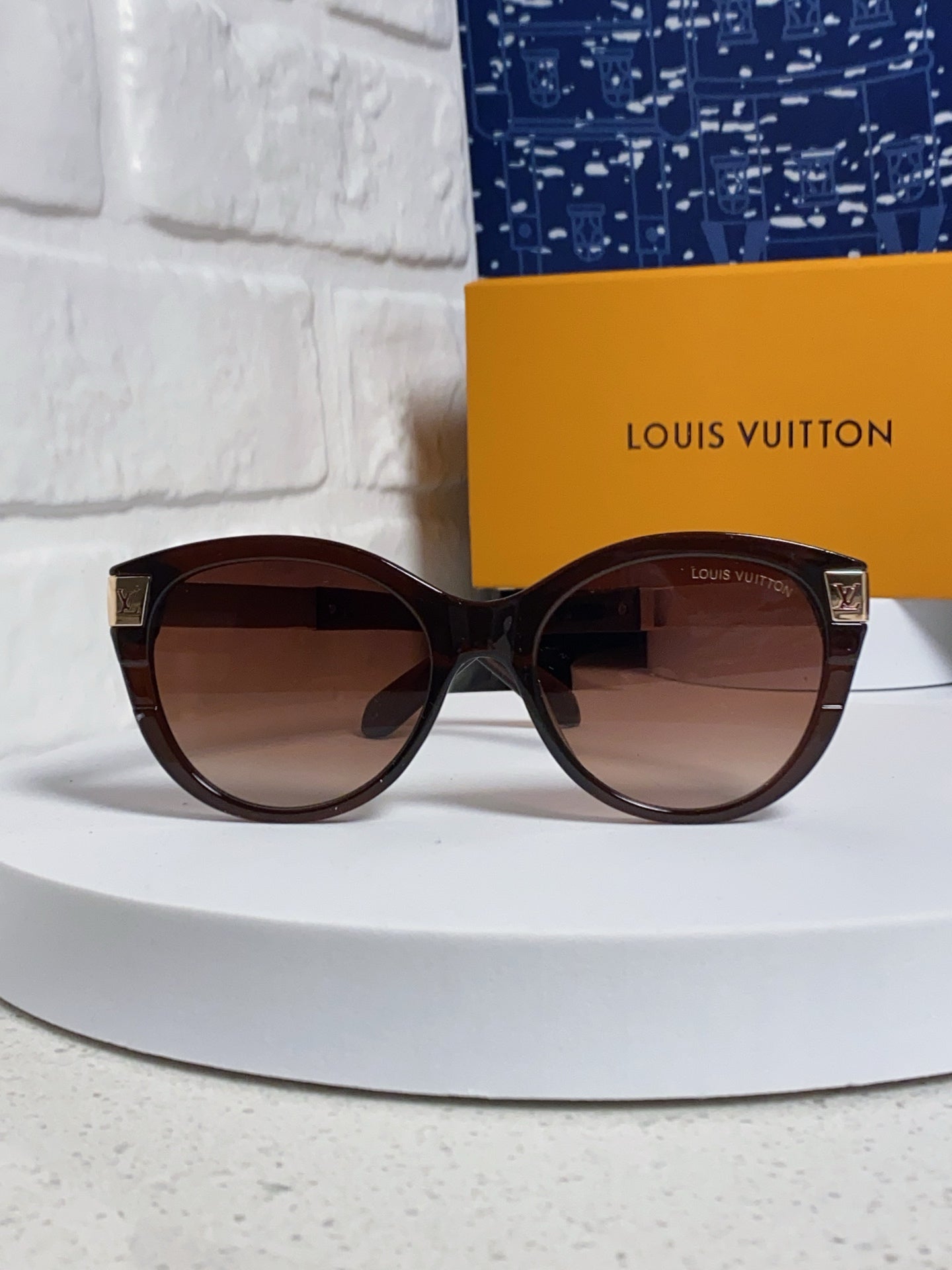 Louis Vuitton Cat-Eye Red Lens Sunglasses for Women - detail image 2