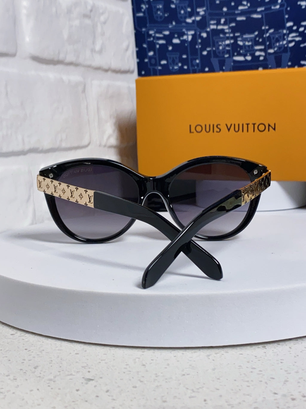 Louis Vuitton Cat-Eye Gray Lens Sunglasses for Women - detail image 3
