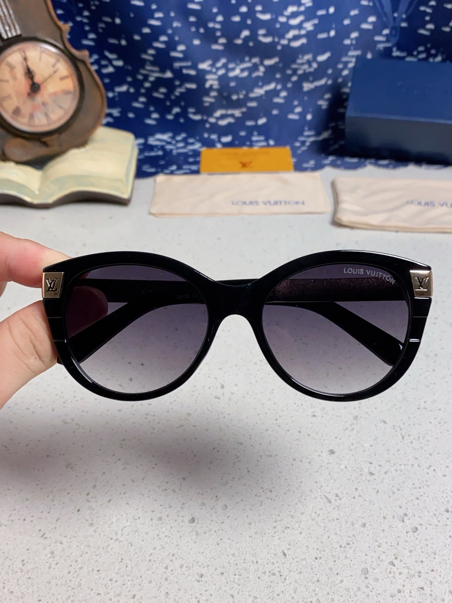 Louis Vuitton Cat-Eye Gray Lens Sunglasses for Women - detail image 4