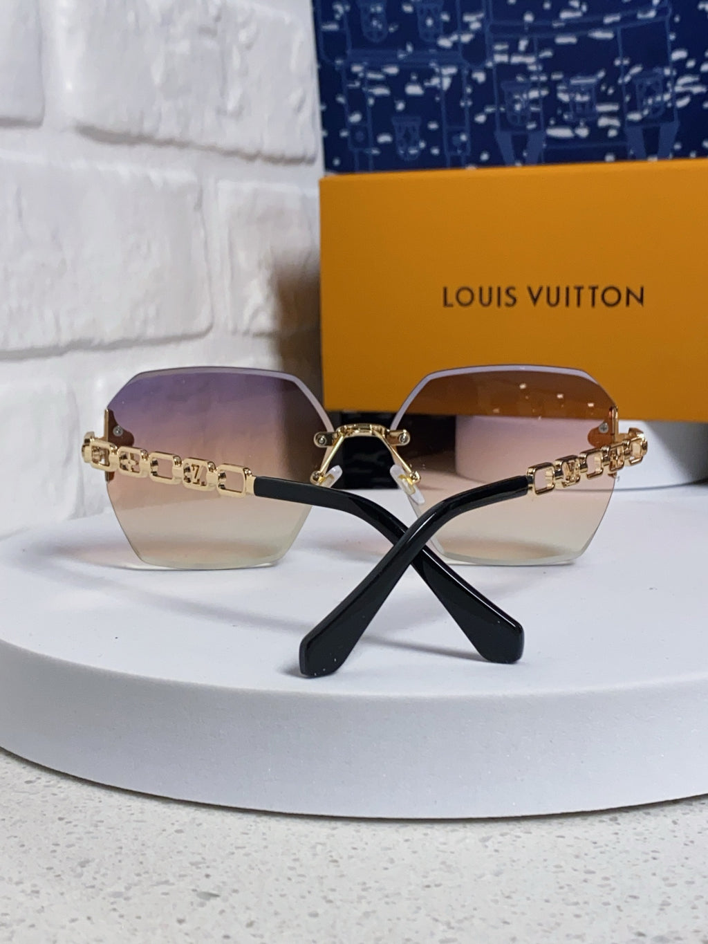 Louis Vuitton Oversized Gold Lens Sunglasses for Men & Women - 493145 - detail image 3