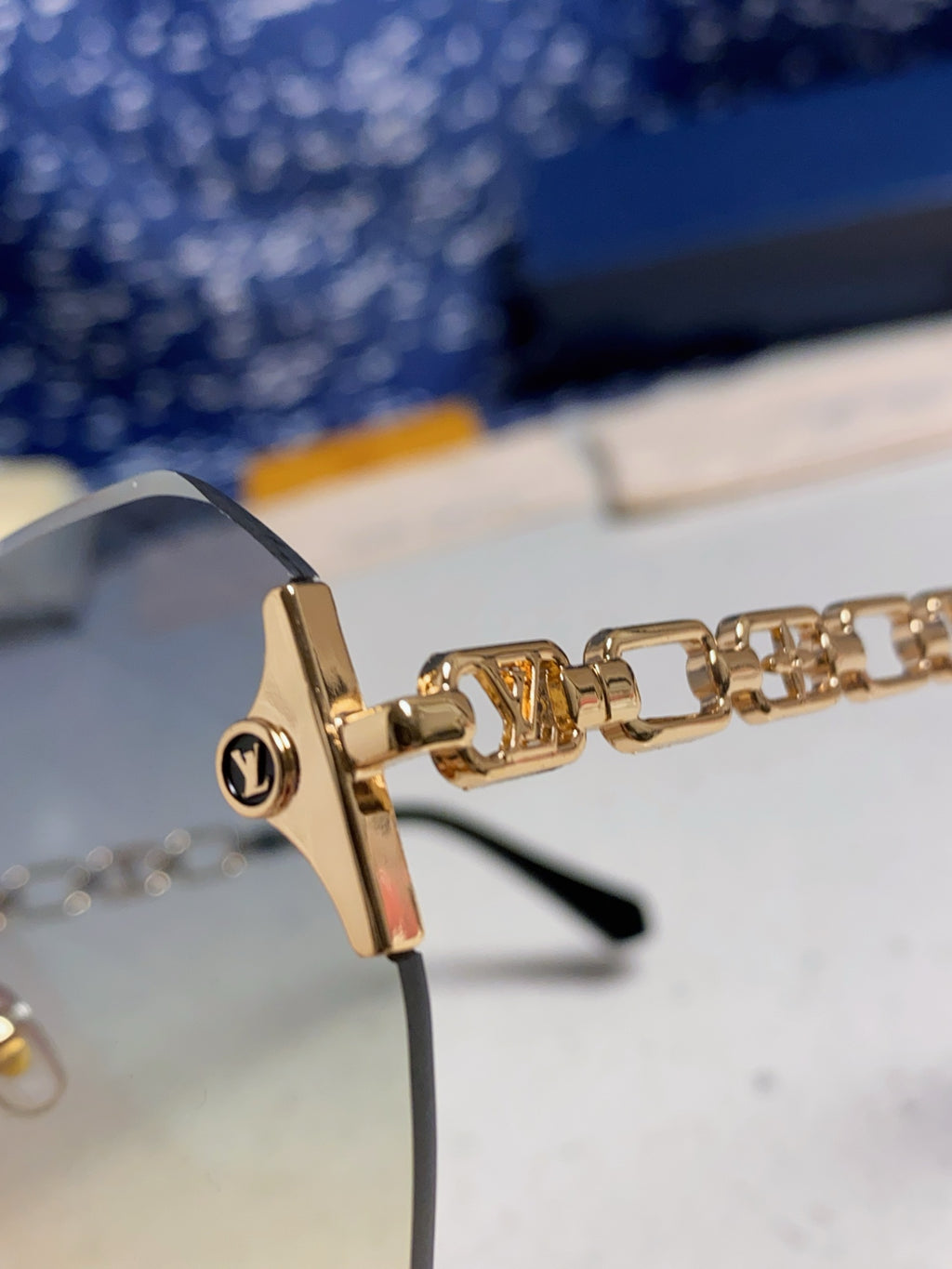 Louis Vuitton Oversized Silver Lens Sunglasses for Men & Women - 493148 - detail image 7