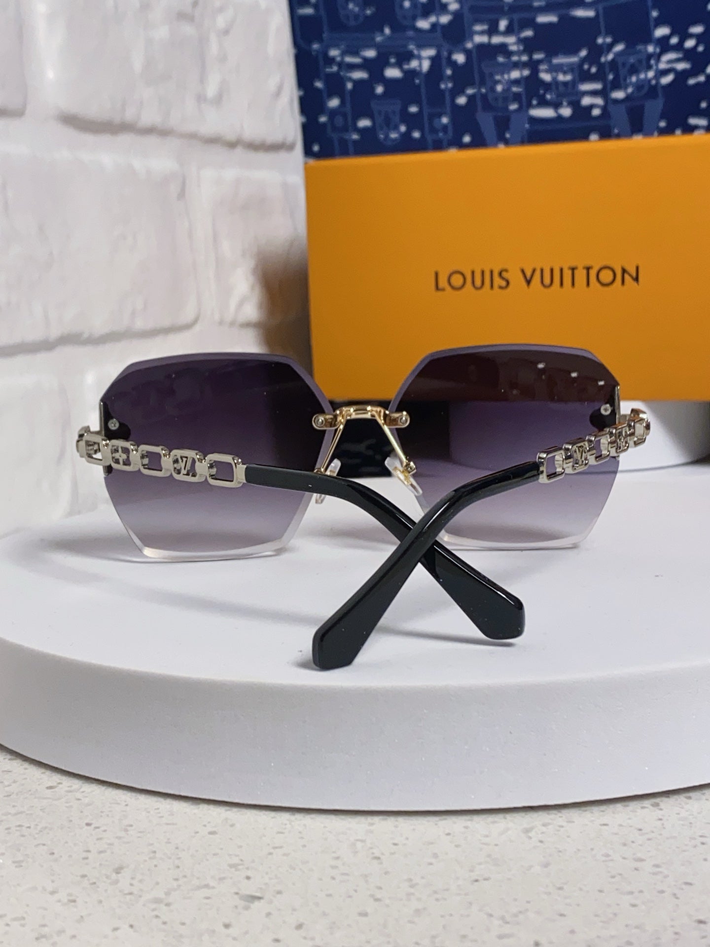 Louis Vuitton Oversized Silver Lens Sunglasses for Men & Women - 493150 - detail image 3