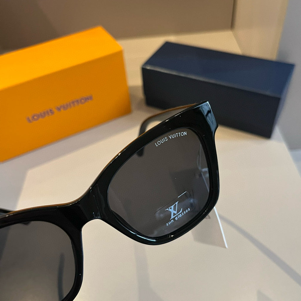 Louis Vuitton Metal Fashion Gold Lens Sunglasses for Men & Women - detail image 7